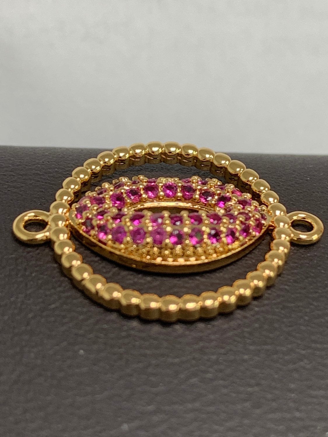1pc Gold Red Lips Kiss Micro Pave Connector Charm, Contour Lip Cubic Zirconia Pendant Charm, For DIY Jewelry, Gold Color, cogf- 615