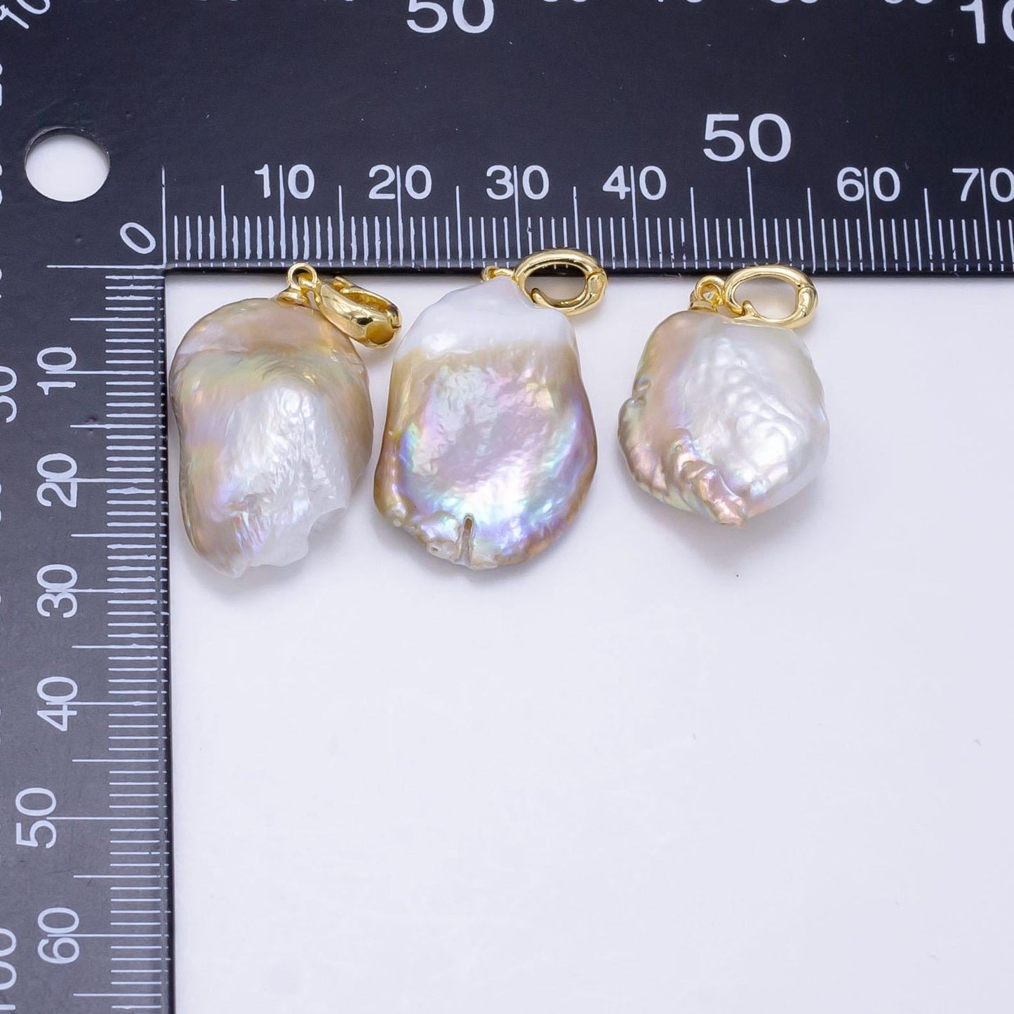 Flat Oval Irregular Pearl 26mm Latch Clasp | P-1884