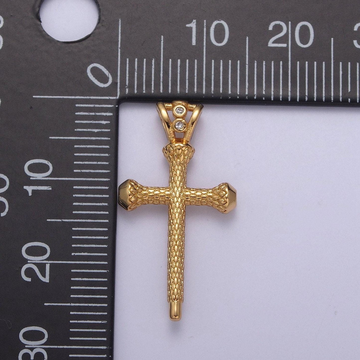 Gold cross pendant with scale pattern | diy fashion jewelry charm for necklace bracelet earring | n-579