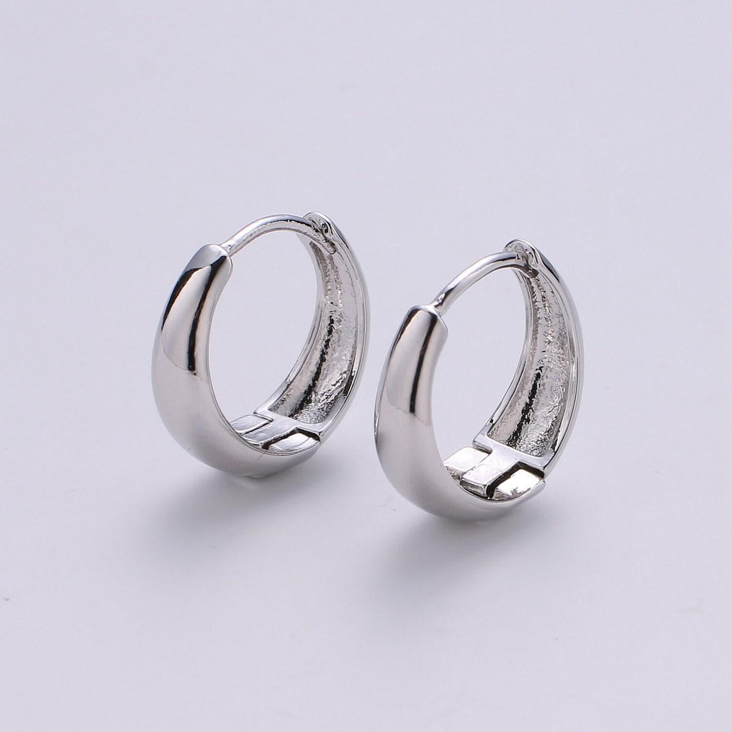 Dainty gold filled huggie hoop / perfect for every day wear / minimalist earring jewelry / perfect gift for her girl 14, 18mm
