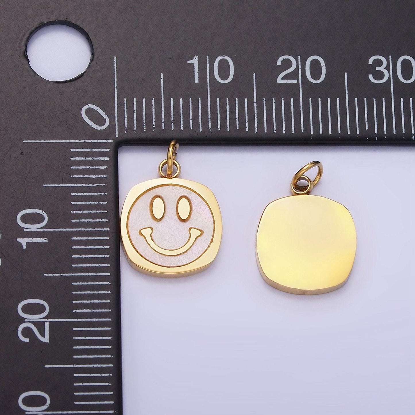 Stainless steel 16mm enamel big eye smile squircle charm | p-957