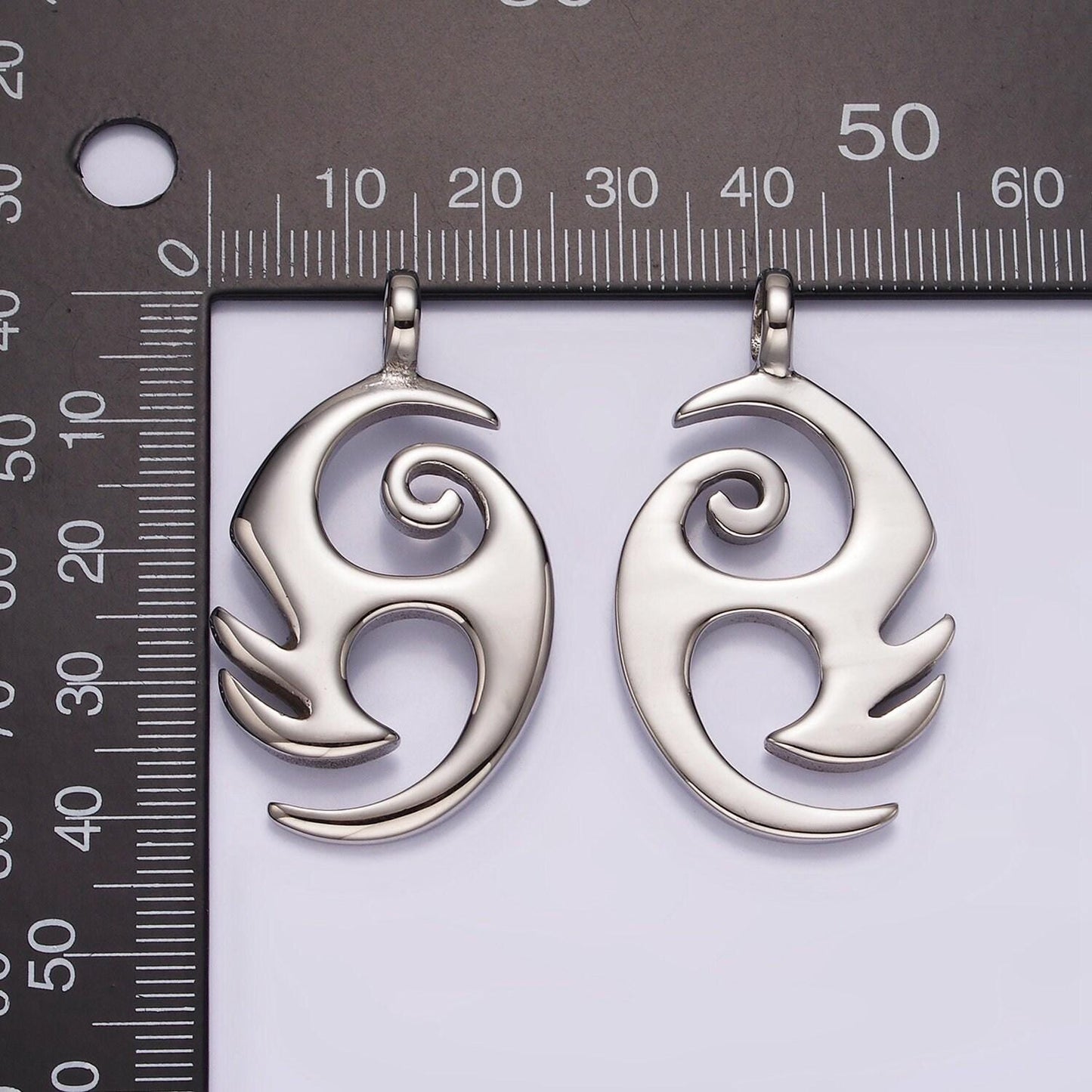 Stainless steel 40mm curved edge geometric open oval pendant | p1366