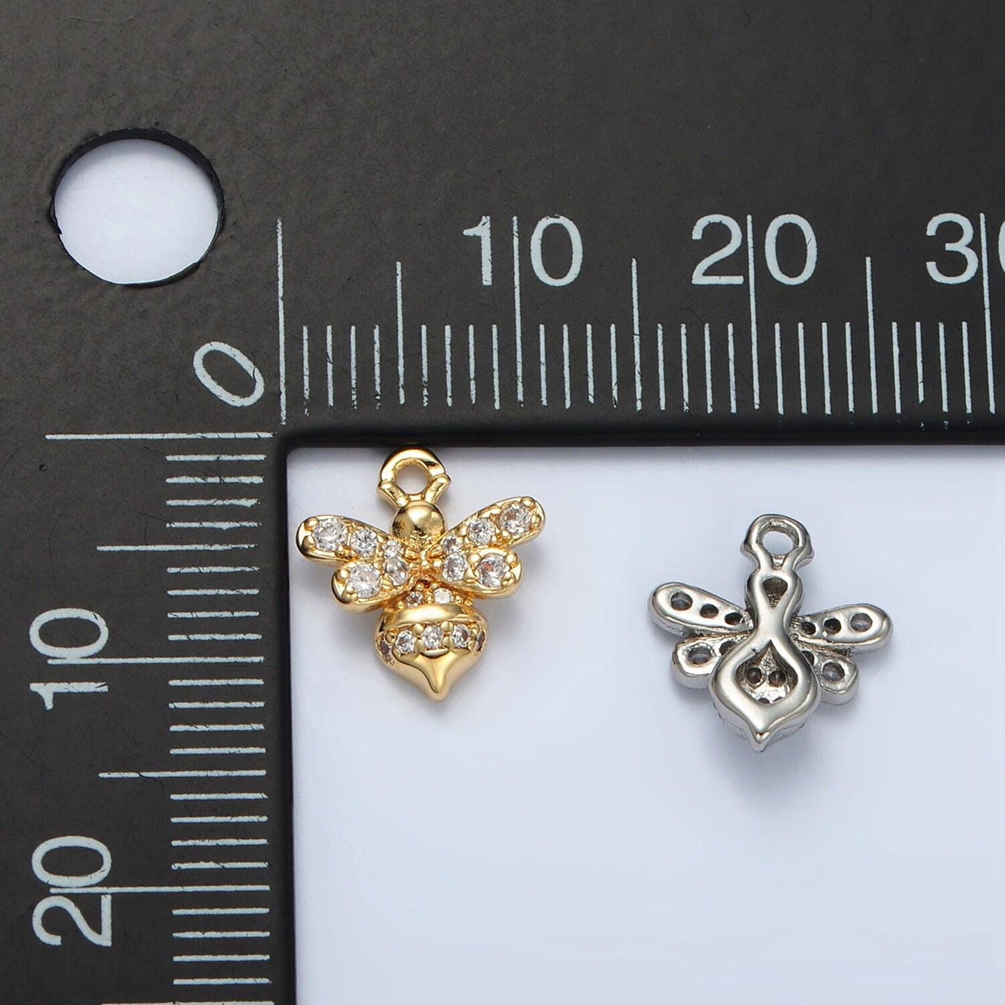 Gold bee charm- fly charm pendant circle charm mini queenbee charm for necklace bracelet earring animal insect ag869