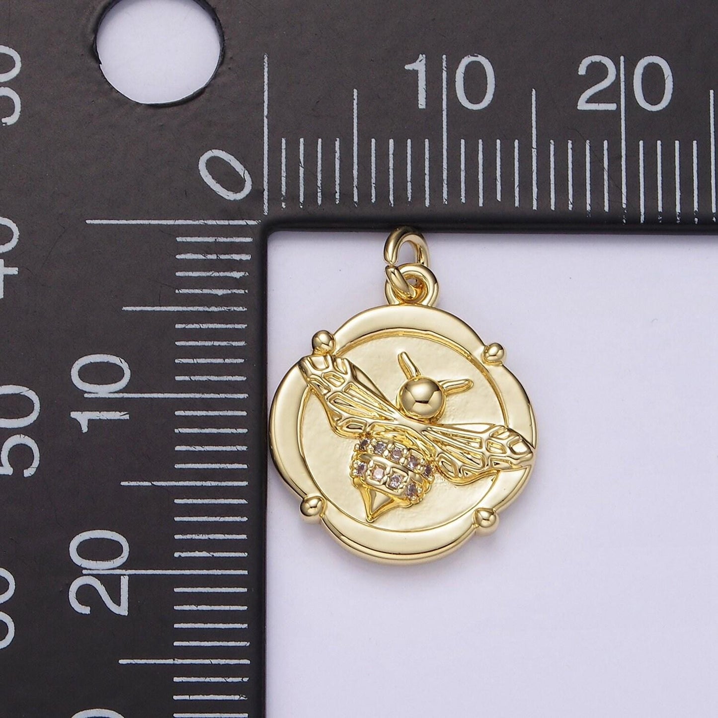 Small gold coin fly pendant necklace / insect charm queen bee bug jewelry inspired for necklace bracelet earring component ag307