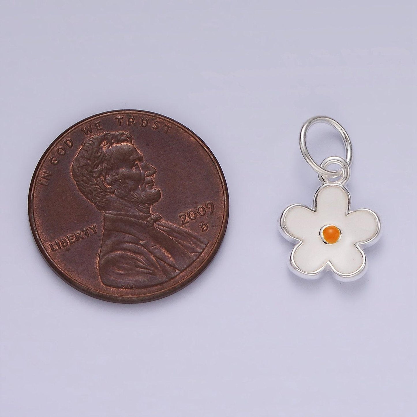 Dainty white daisy charms kawaii sterling silver flower charms cute white floral charms for bracelet necklace pendant sl-426
