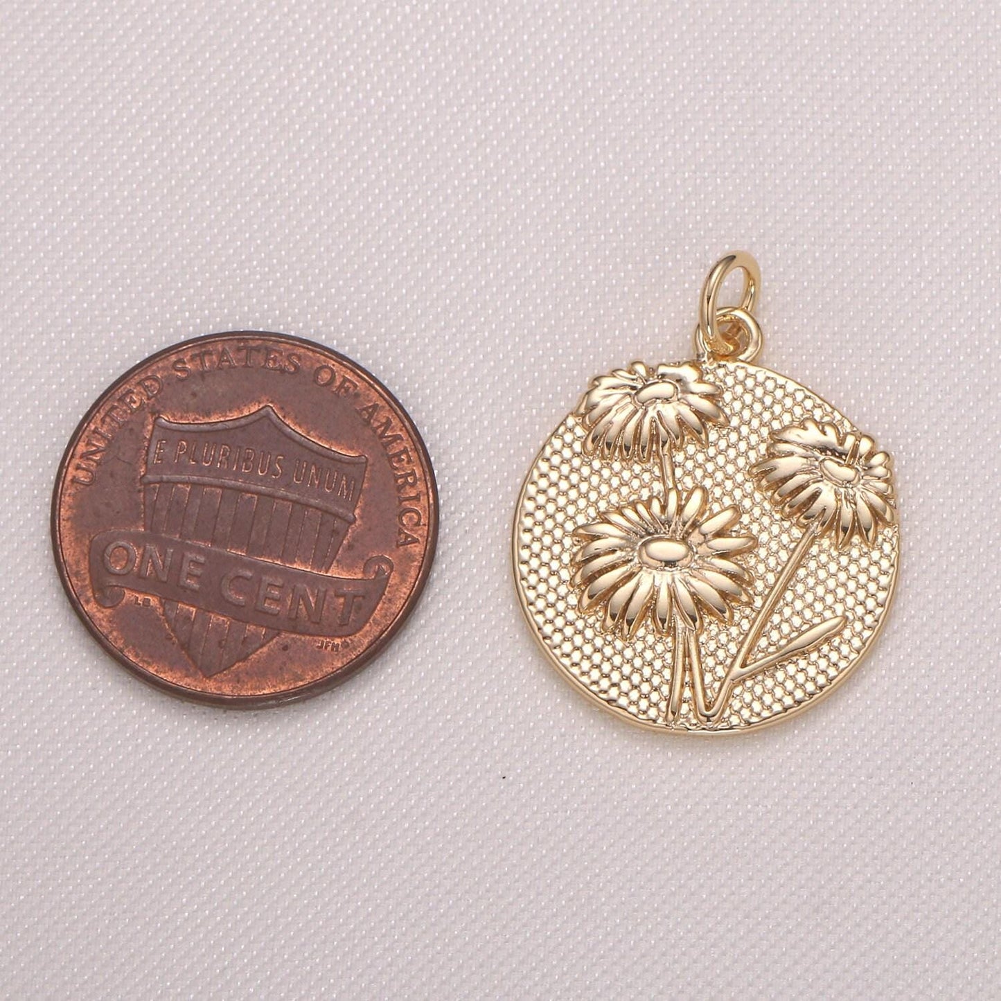 Sun flower charm- gold plated over brass dainty floral medallion charm coin disc round pendant for minimalist jewelry supply gp-943
