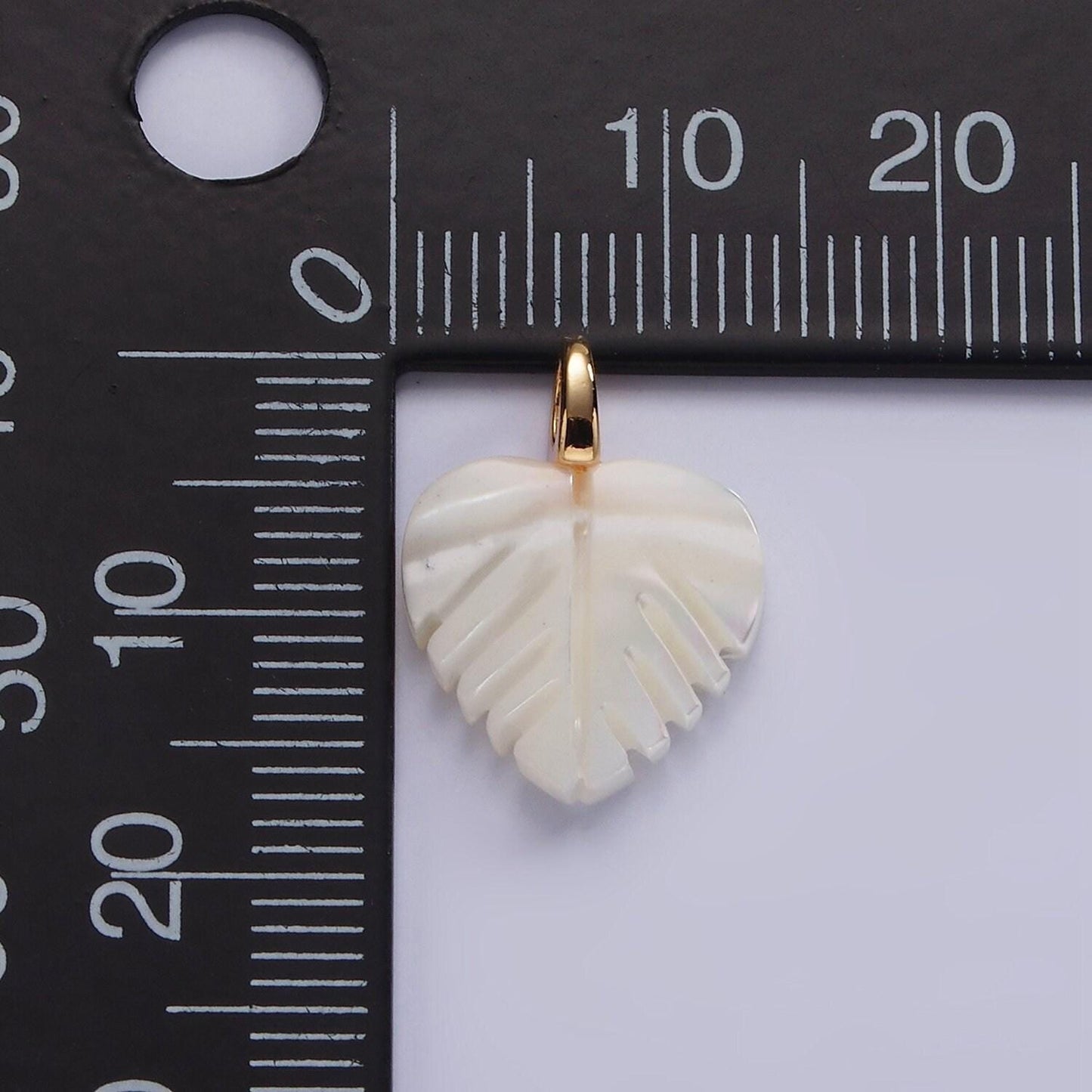 14k gold filled 17mm shell pearl heart nature monstera leaf pendant | p1640