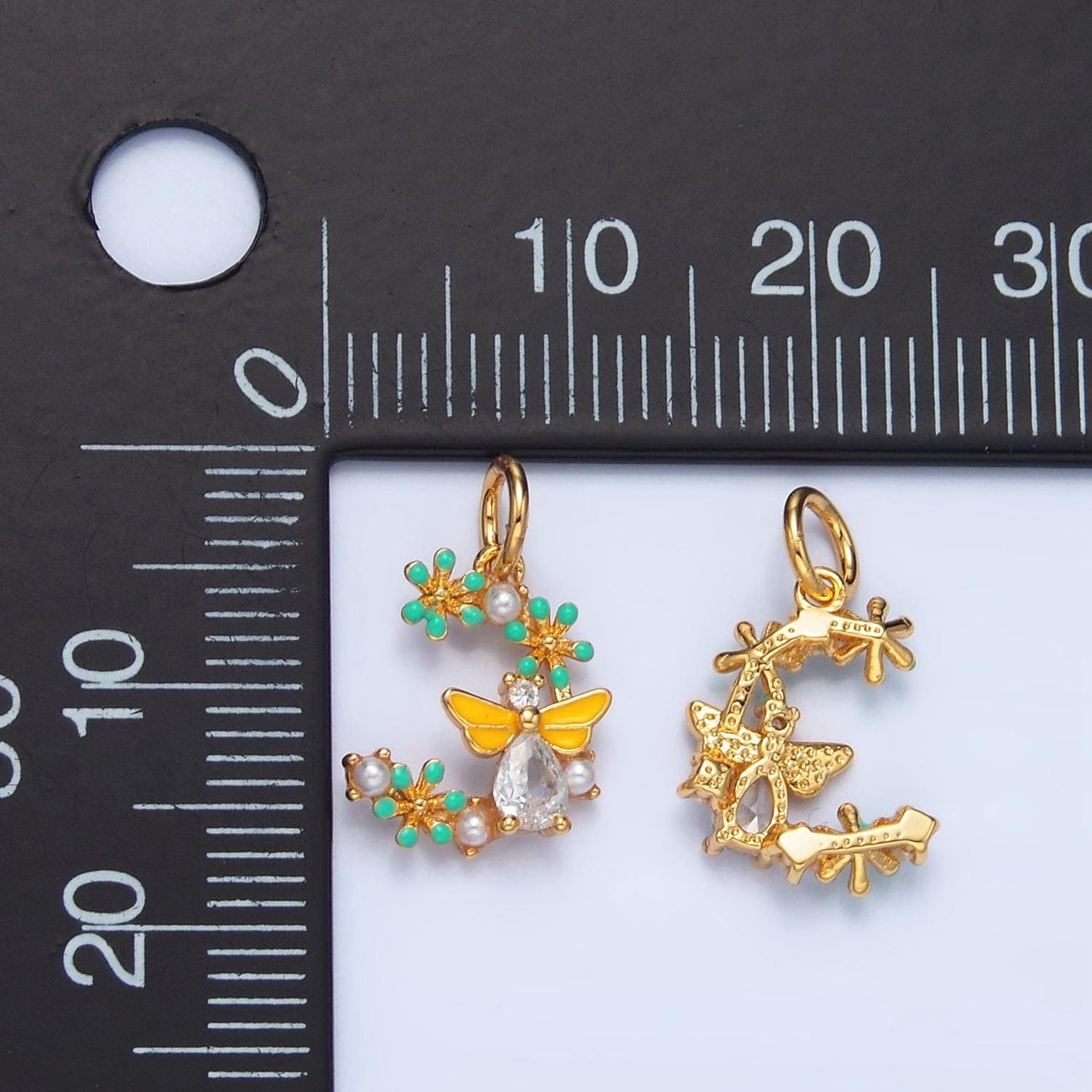 Curved turquoise flower bar + cz bee, 24k gold filled charm | x-605