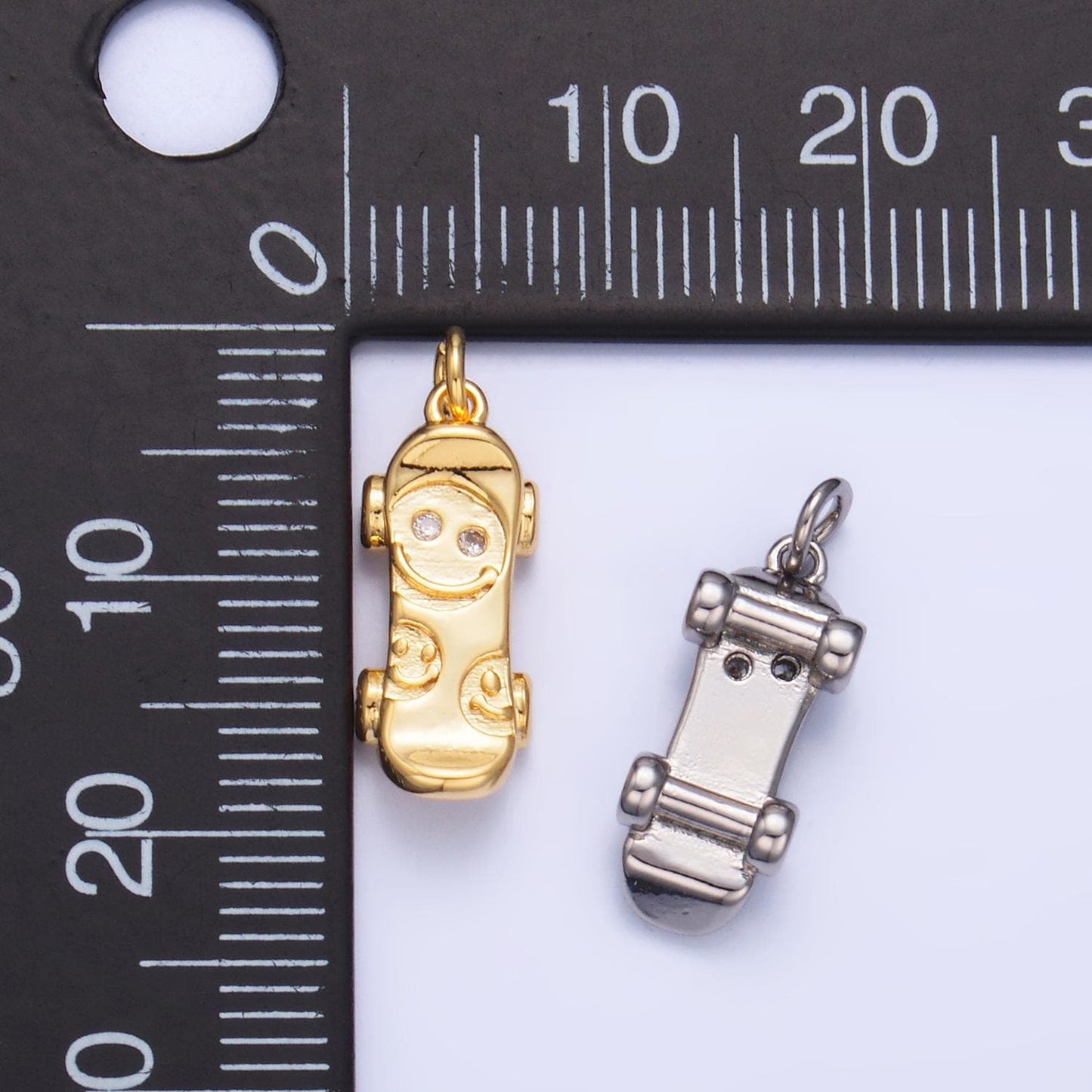 Skate board pave charm Silver skate board pendant 16.6x6.7mm Sport jewelry outdoor activity inspired, metro style design w792