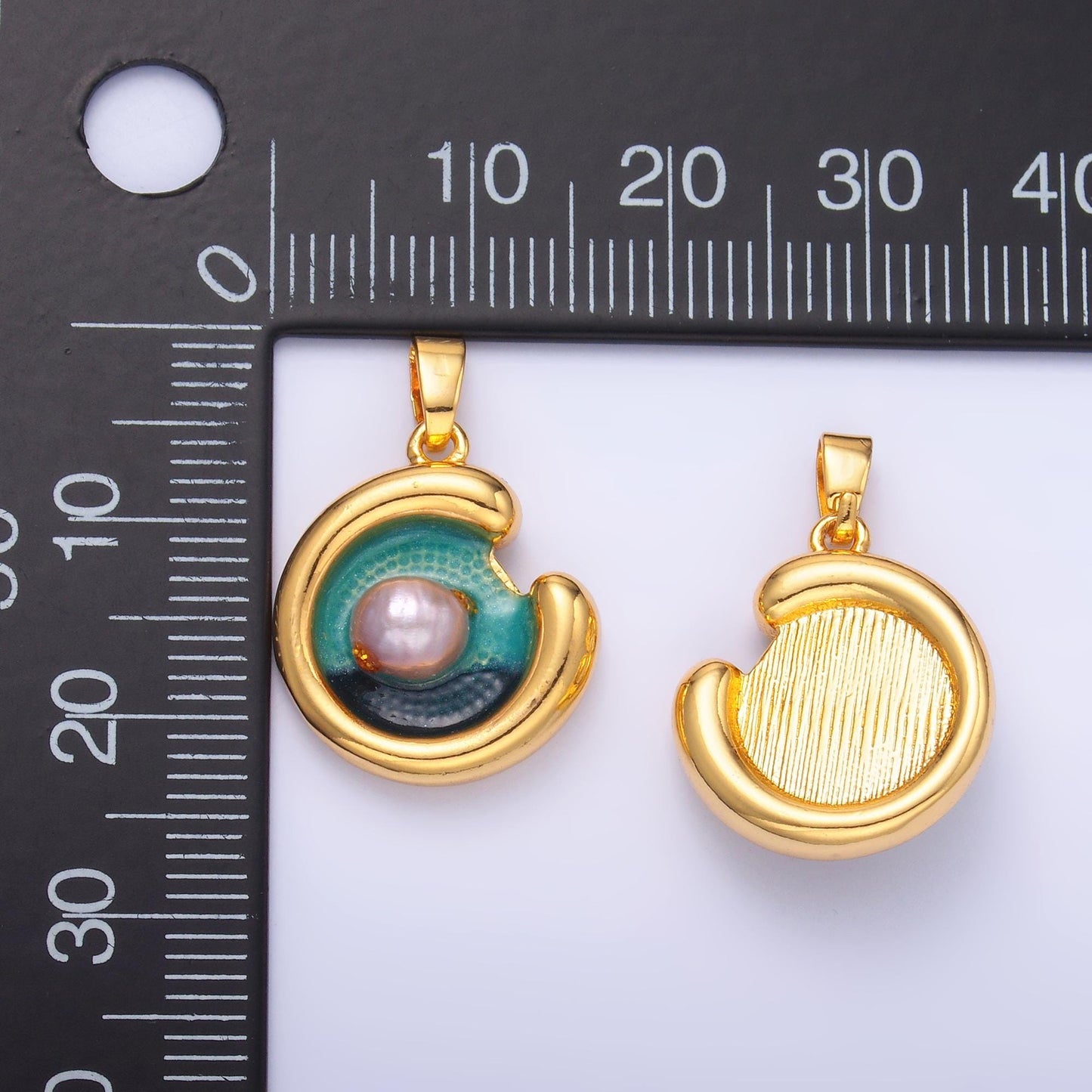 24K Gold Filled Sea Freshwater Pearl Curved Molten Pendant | AA-1461
