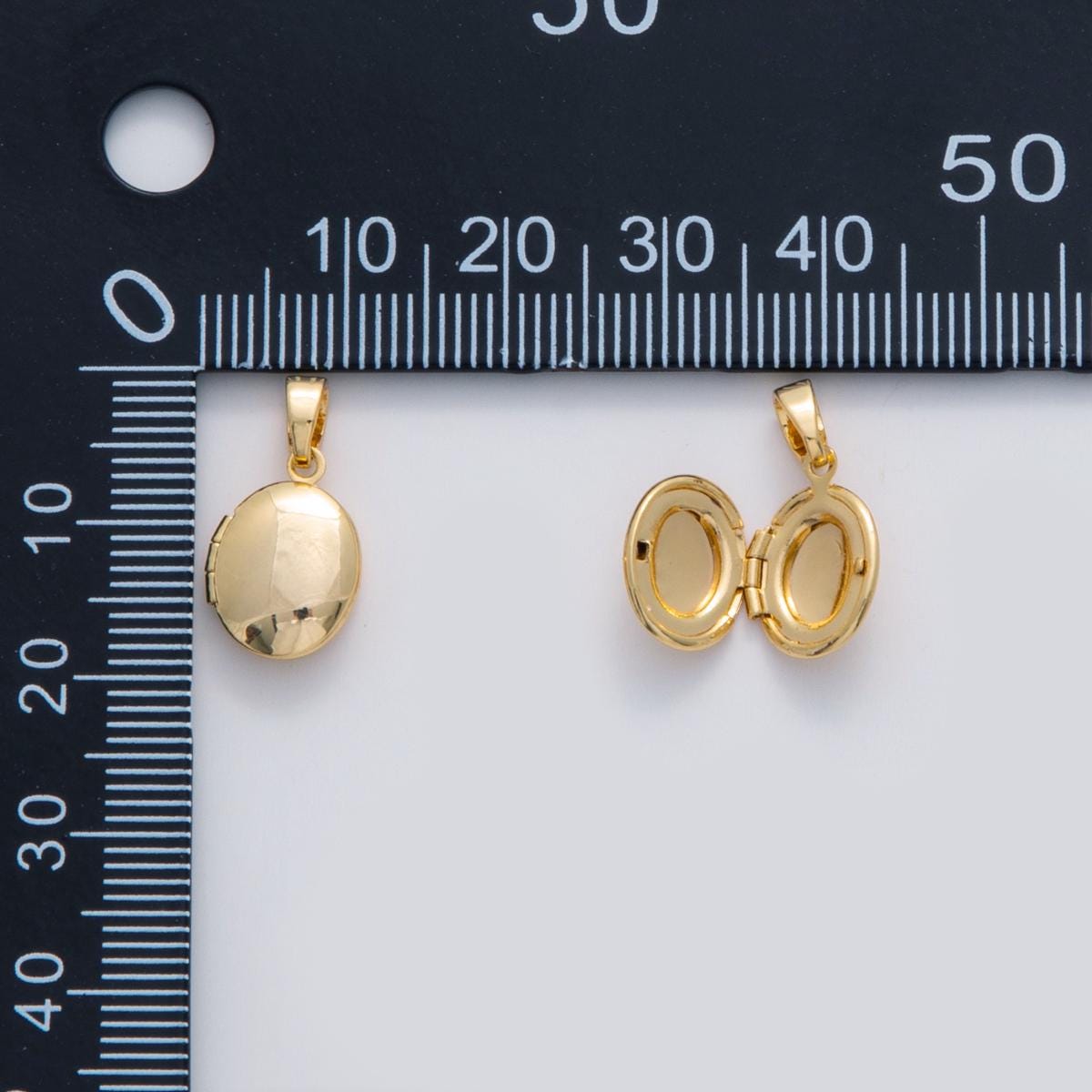 Minimalist Oval Locket Pendants Mini Oval Charm for Photo Picture Necklace bracelet in 18k gold filled Supply AH-690
