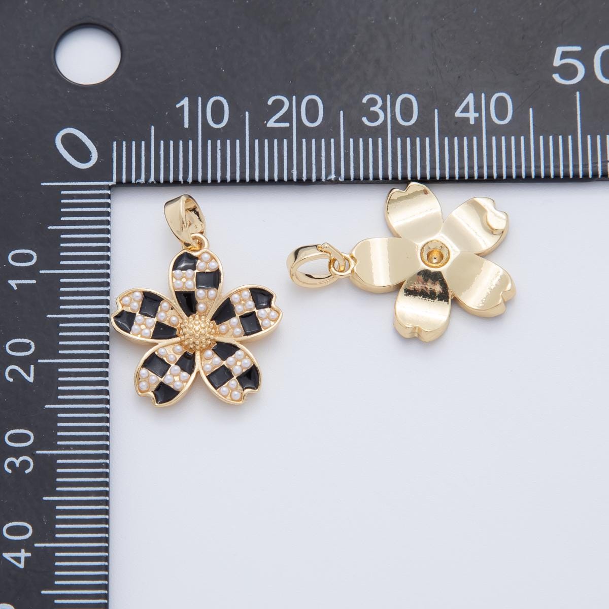 18K Gold Filled Shell Pearl Checkered Flower Pendant | AH-763