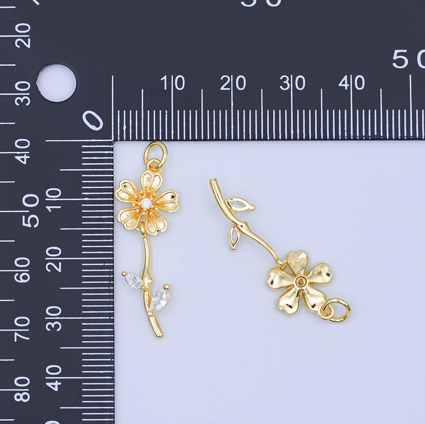 Gold Daisy Flower Charm with CZ Leaves – Elegant Floral Pendant for Necklace or Bracelet – Delicate Gold Plated Jewelry Supply AF-458