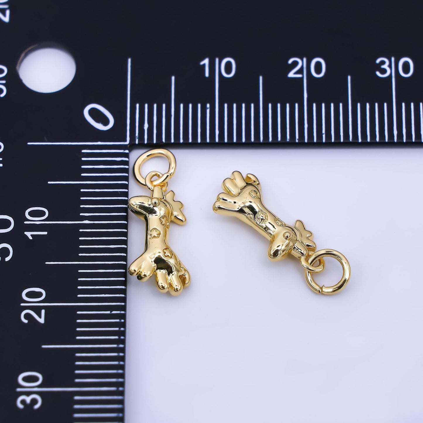 24K Gold Filled 15mm Wildlife Giraffe Animal Charm | AH-549