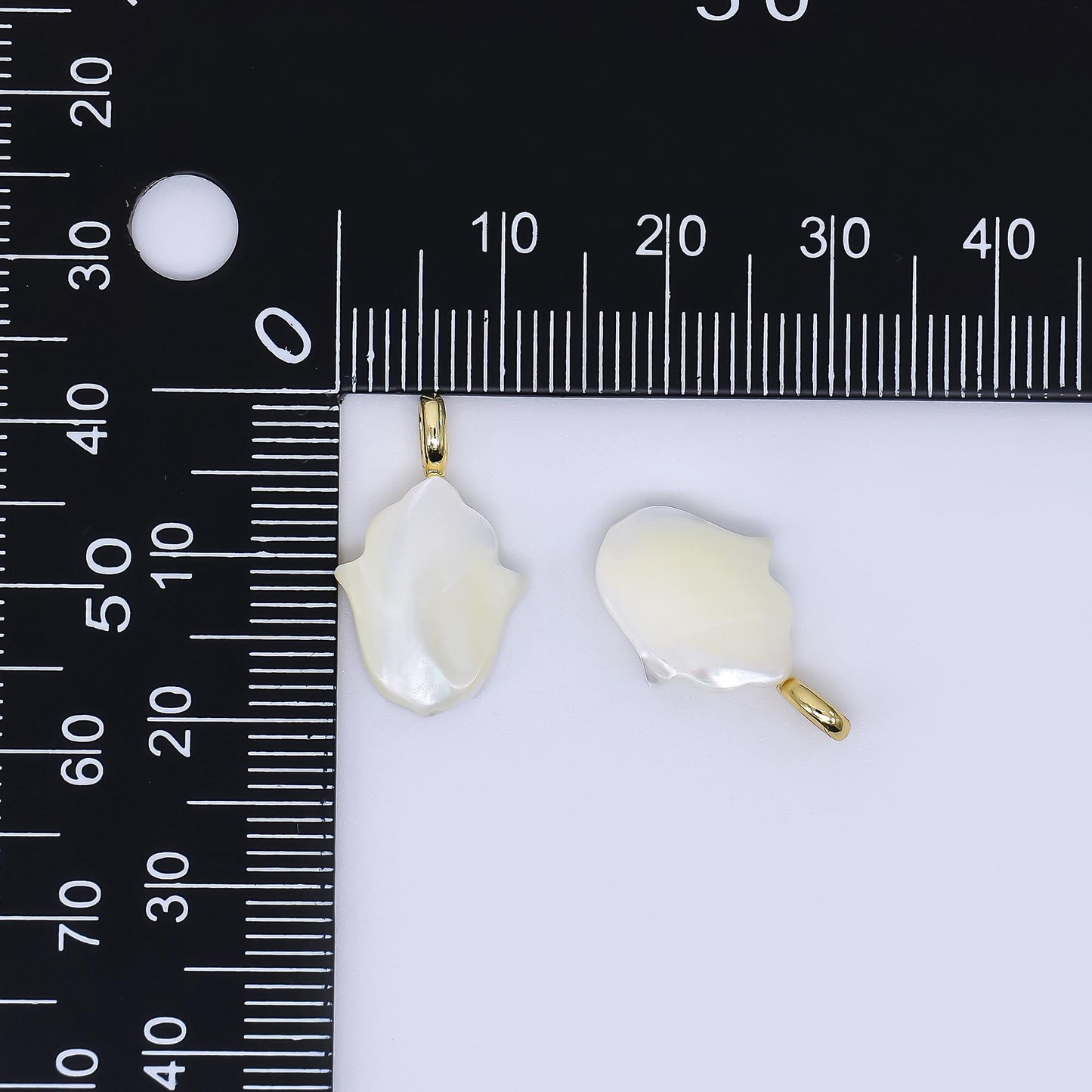 Hamsa Hand pearls charm gold 19.2x11.6mm white Shell pearls for necklace bracelet earring Amulet jewelry making minimalist AF-551
