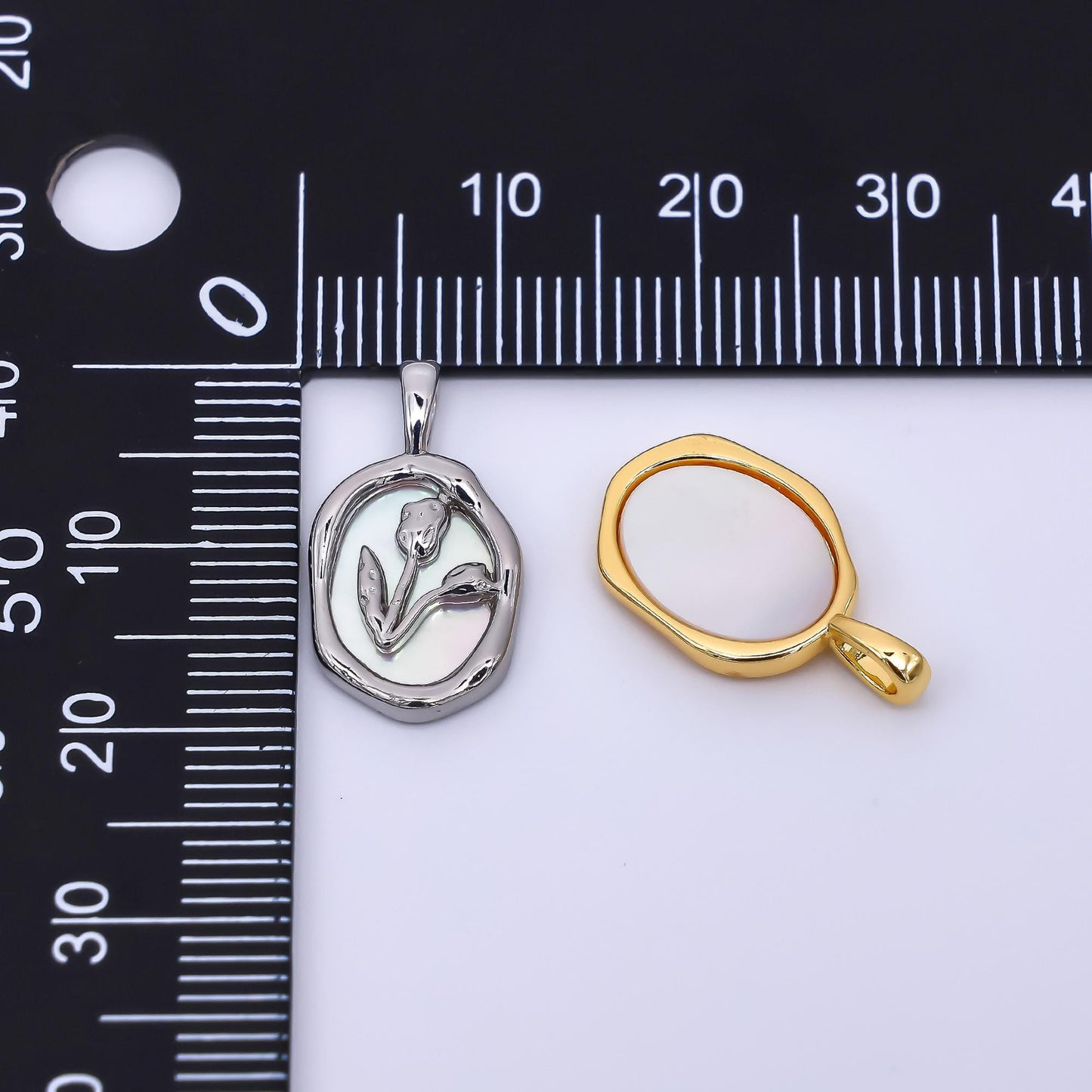 24K Gold Filled 19mm Mother of Pearl Display of Flower Pendant | AH-463