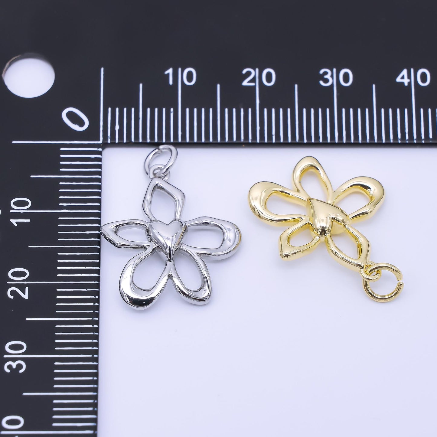 14K Gold Filled 20mm Lovely Flower Daisy Charm | AF1293