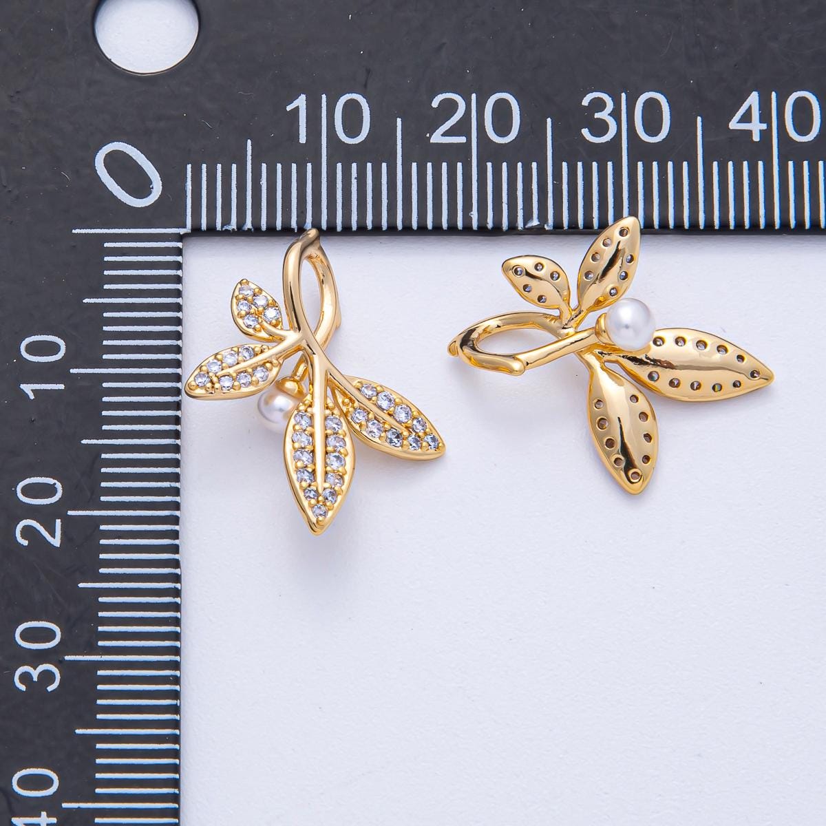18K Gold Filled 21.9mm Luxury Shell Pearl Micro Paved CZ Leaf Design Nature Inspired DIY Jewelry Making Supply for Necklace | AF1198