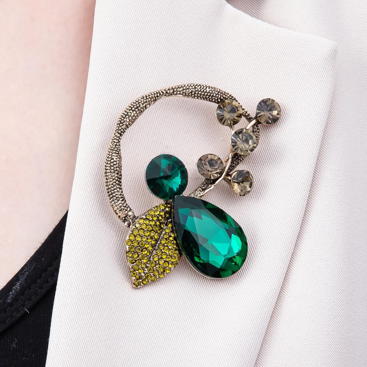 Vintage 75mm Emerald Green Brooch Rhinestone Crystal Pin Botanical Leaf Lapel Pin Fashion Accessory for Coats Bags and Scarf | BH-130