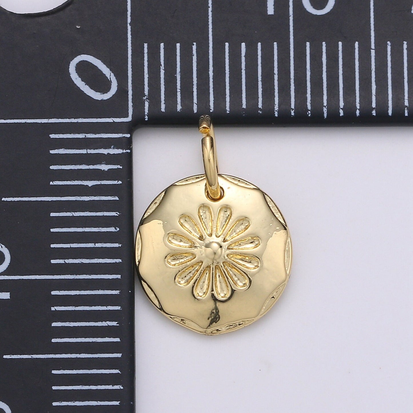1pc Flower embossed in Round Coin 24K Gold Charm, Daisy Monogram Pendant, Dahlia Stamp Charm For DIY Jewelry, CHGF-2037