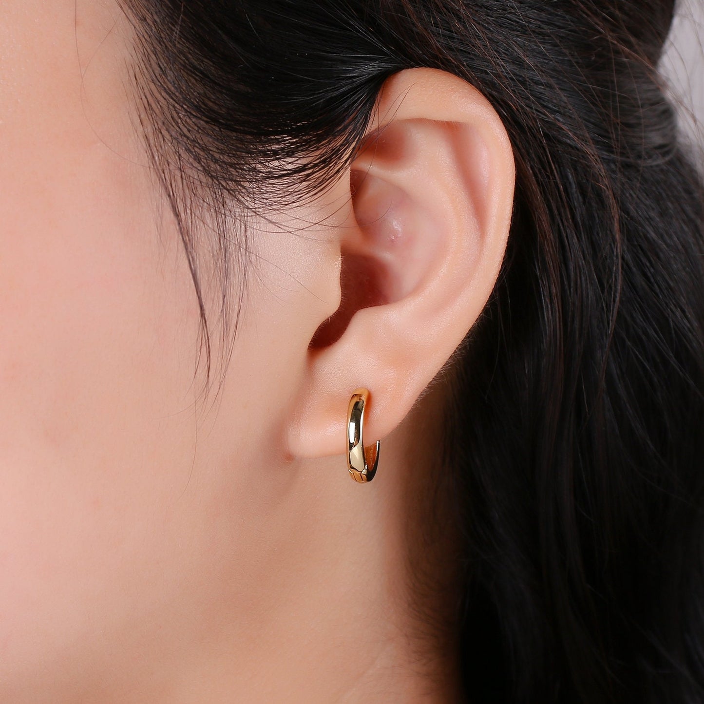 Dainty Hoop earrings 14k Gold Filled Hoop Earring 15mm Huggie Earring for Everyday Wear Hypoallergenic Jewelry