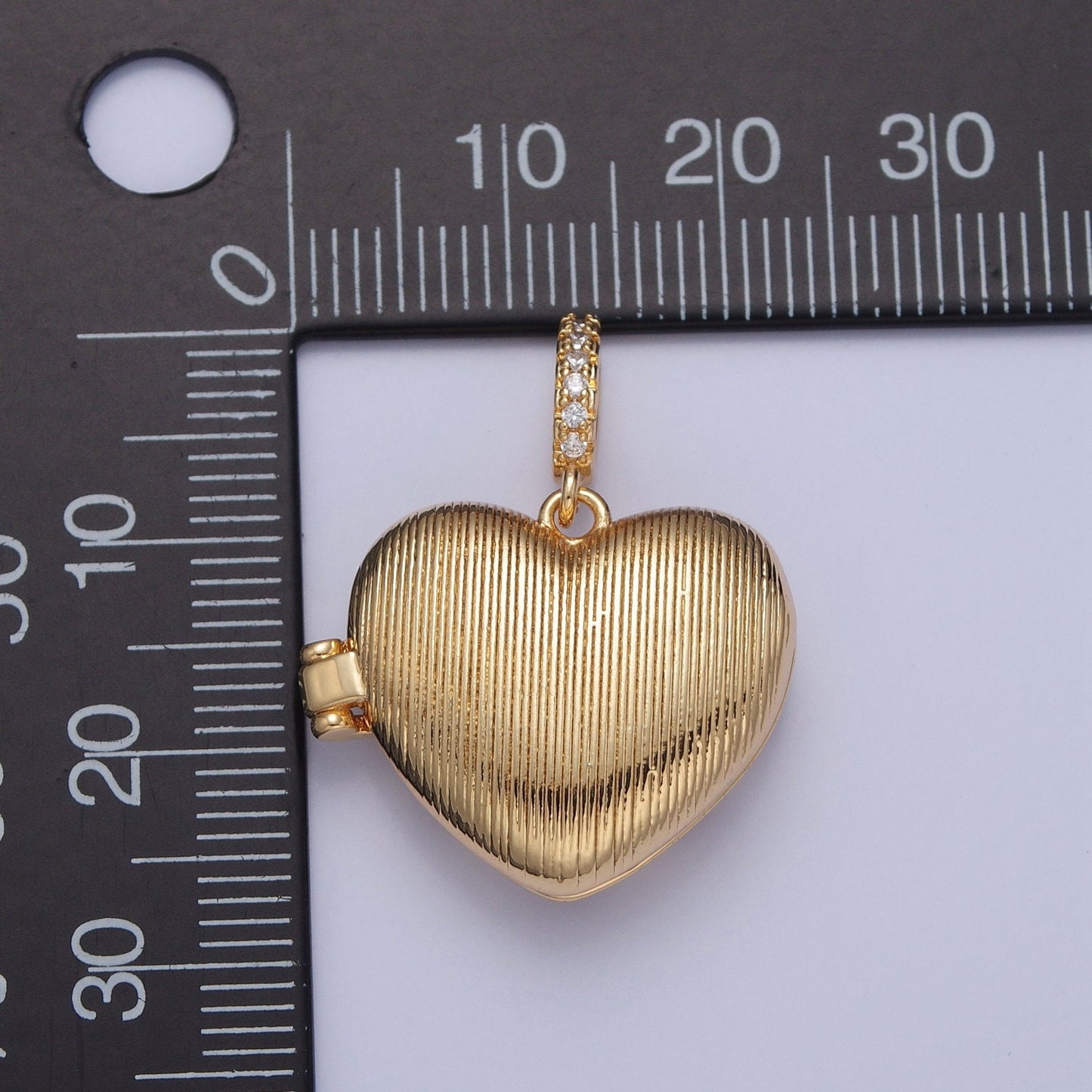 24K Gold Filled Round Love Heart Locket Charm Necklace, Stripes and Heart Stamps for Personalized Necklace Pendant | H-222