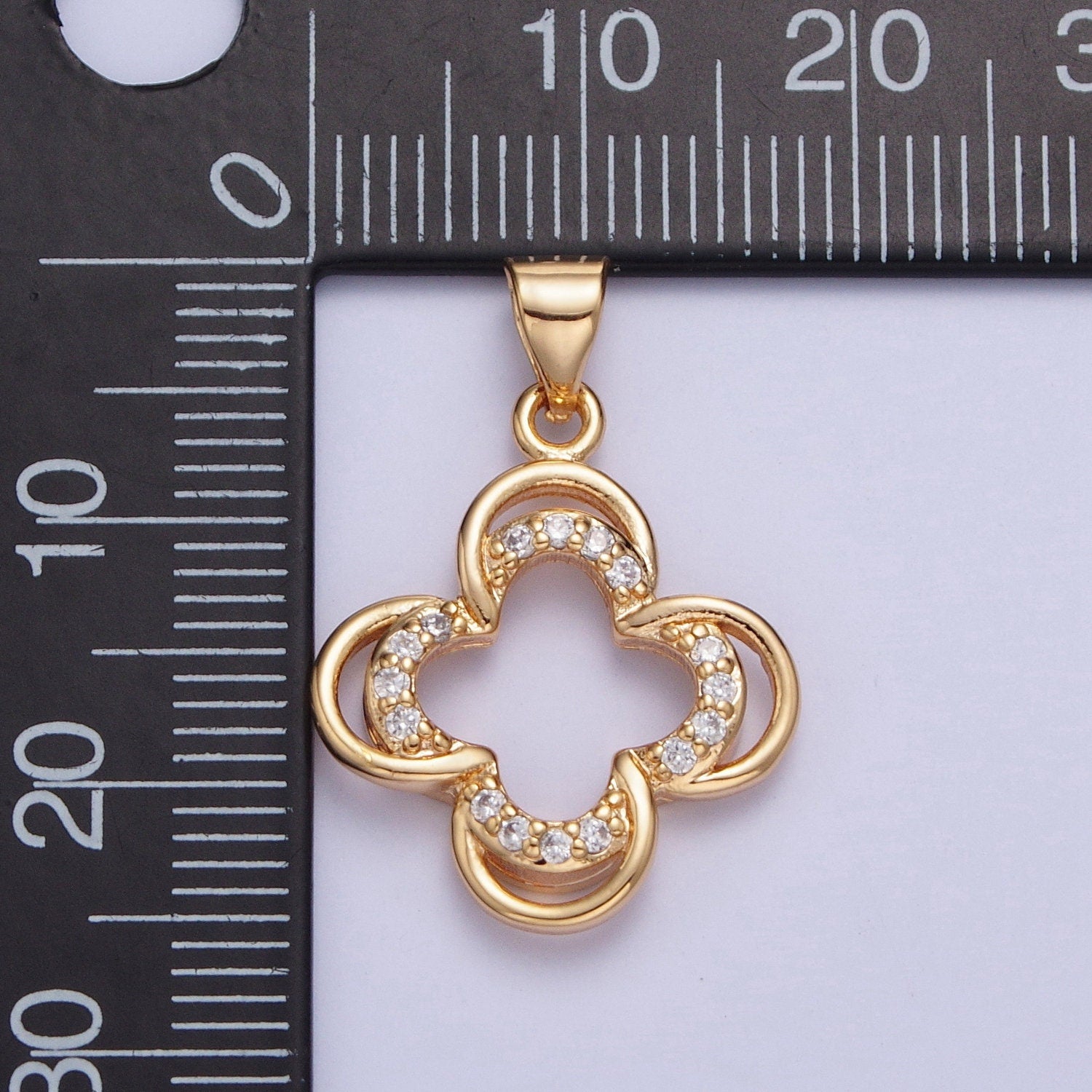 Dainty Four Leaf Clover Lucky Pendant for Necklace Bracelet Supply, Floral Flower Emblem Pendant, Four-Leaf Clover | X-453