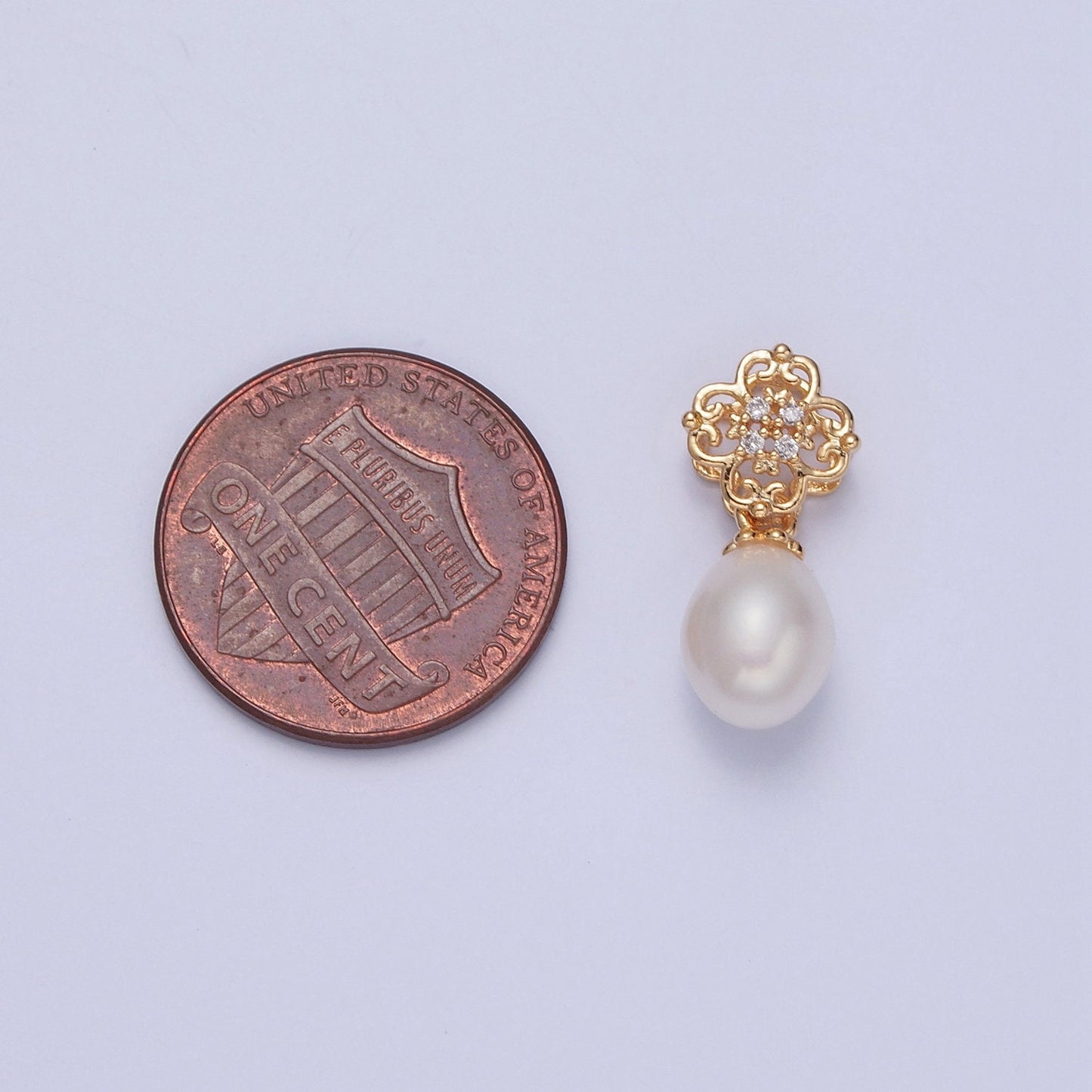 Dainty Oval Round Pearl Vintage Elegant Royal Design Four-Leaf Clover Lucky Ball Pendant, Charm for Bracelet Necklace Component | H-402