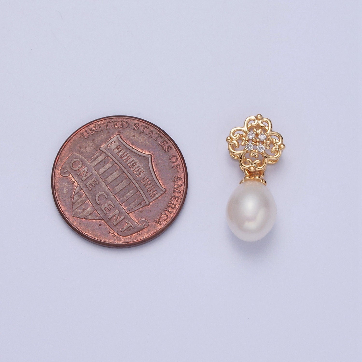 Dainty Oval Round Pearl Vintage Elegant Royal Design Four-Leaf Clover Lucky Ball Pendant, Charm for Bracelet Necklace Component | H-402