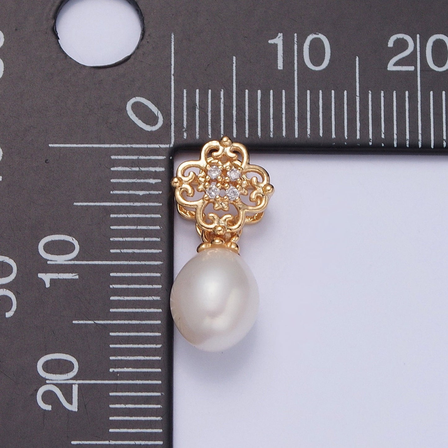 Dainty Oval Round Pearl Vintage Elegant Royal Design Four-Leaf Clover Lucky Ball Pendant, Charm for Bracelet Necklace Component | H-402