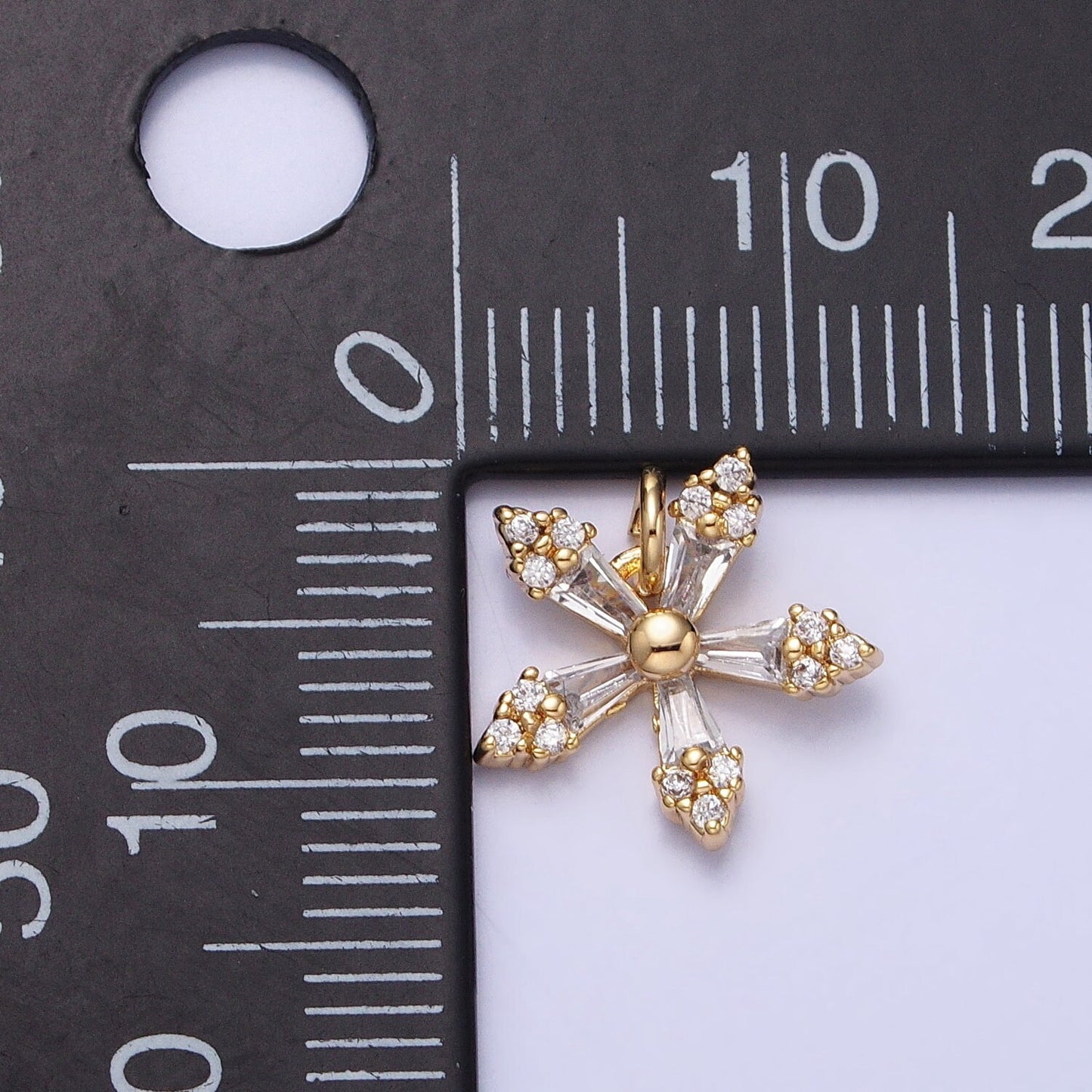 1pc Gold Micro Pave CZ Snow Flake Pendant Charm, Cubic Flower Pendant Charm, Star Pendant For Holiday Gift Christmas Jewelry AC506