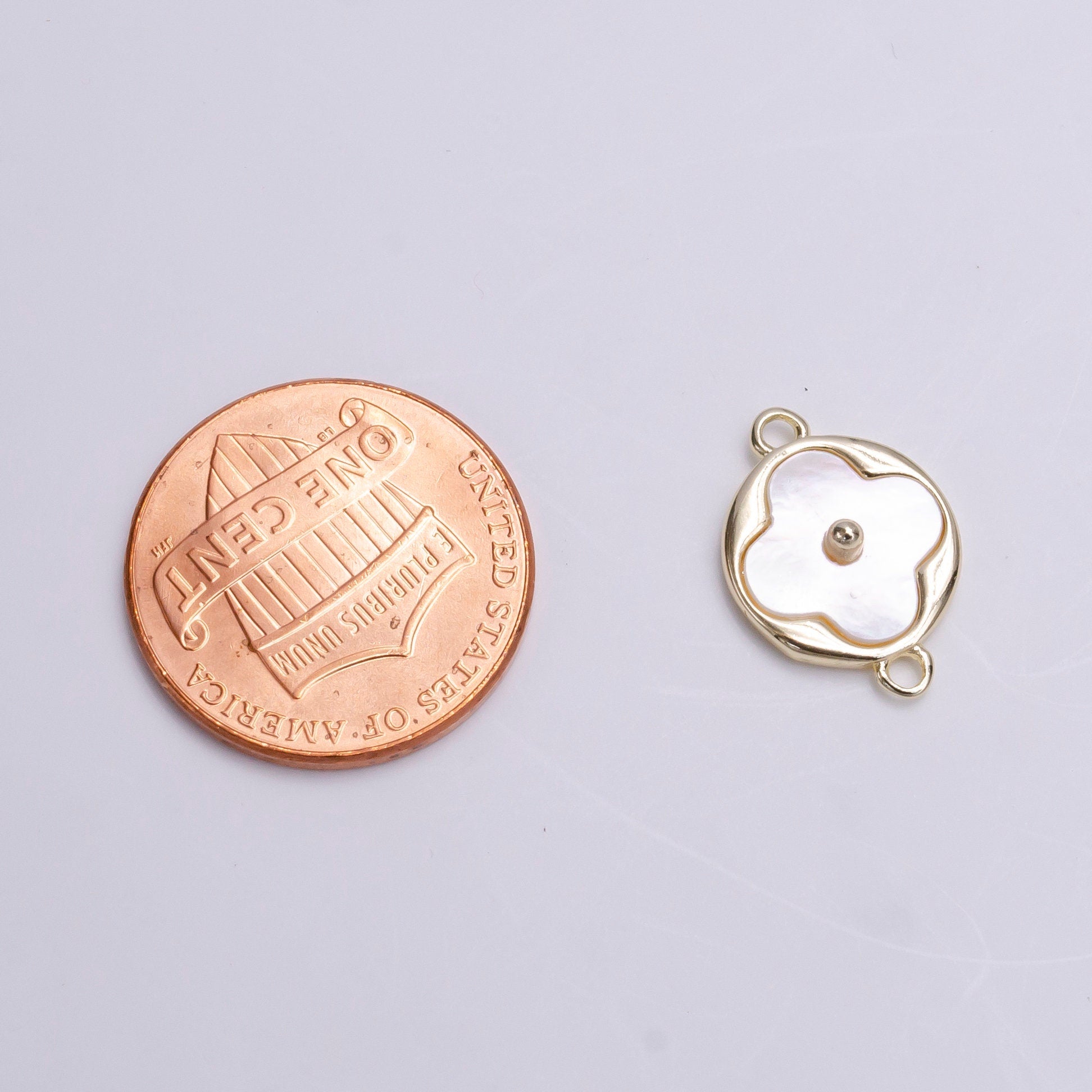 14K Gold Filled 11mm White Shell Pearl Quatrefoil Clover Round Connector | Y751