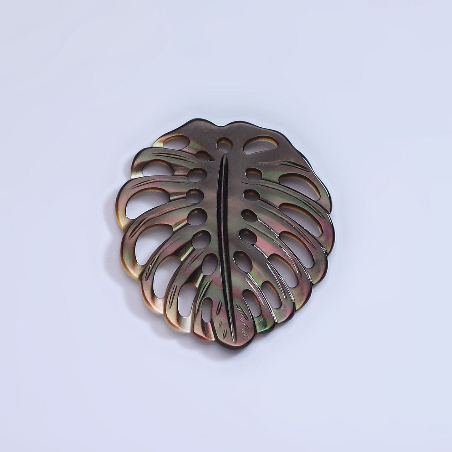 1x Dainty Black Abalone Monstera Leaf Pendants Carved Leaf Pendants for Statement Jewelry Necklace 20mm x 23mm
