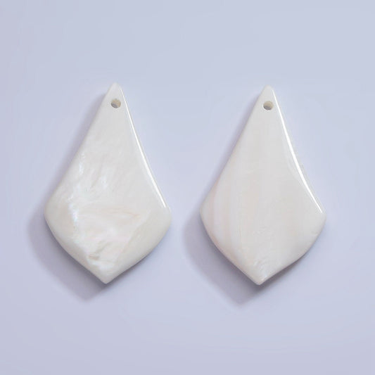 1x Natural Tie White MOP mother of pearl shell Triangle disc pendant for Mermaid Beach Under the Sea Jewelry Inspired One of a Kind