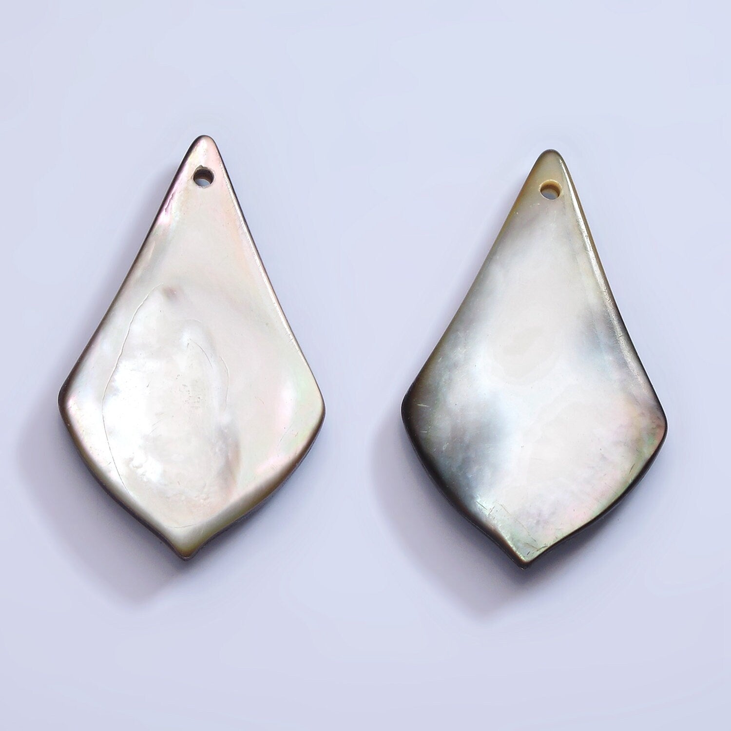 1x Natural Black lip Shell Triangle Bead Charm Abalone Shell Triangle Tie Shape Natural Shell Pendant for Necklace Earring Component