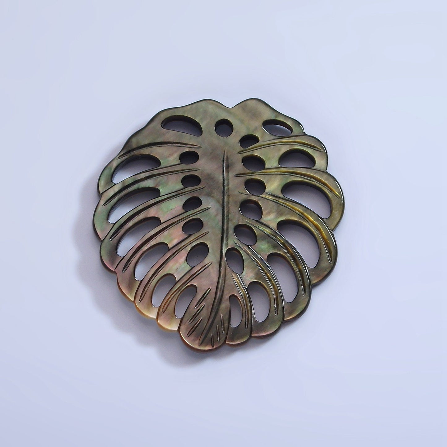 1x Black Abalone Monstera Leaf Pendants Carved Leaf Pendants for Statement Jewelry Necklace 30mm x 32mm