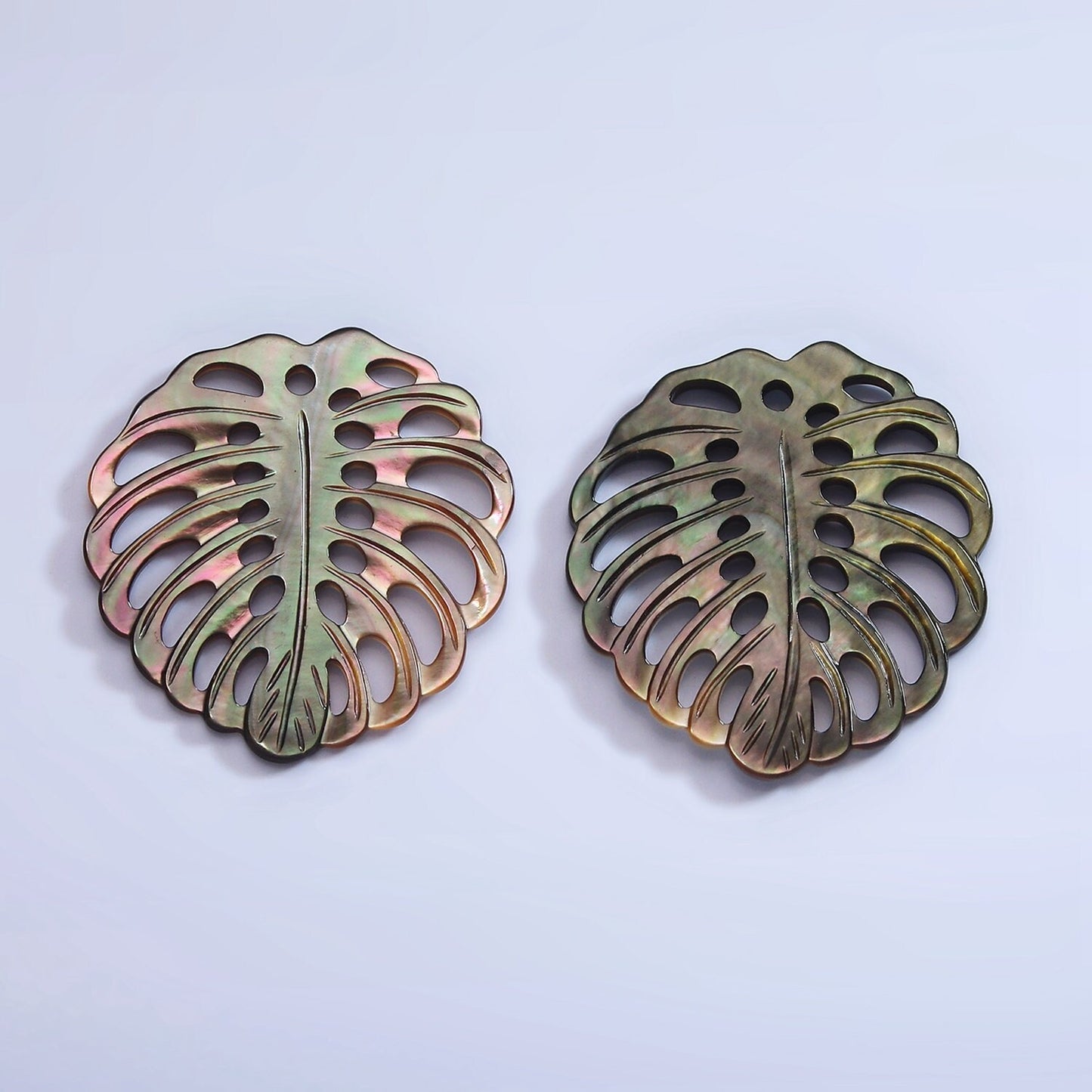 1x Black Abalone Monstera Leaf Pendants Carved Leaf Pendants for Statement Jewelry Necklace 30mm x 32mm