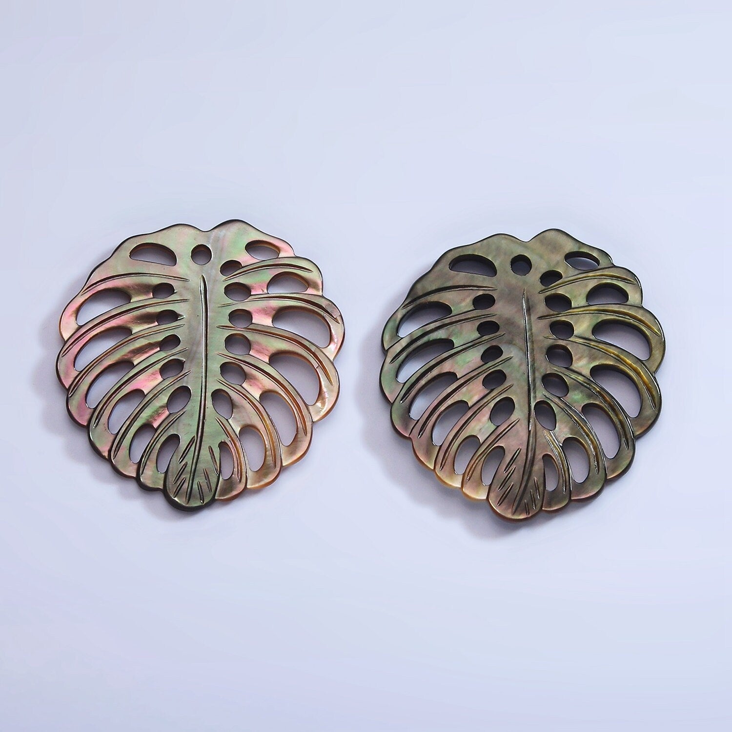 1x Black Abalone Monstera Leaf Pendants Carved Leaf Pendants for Statement Jewelry Necklace 30mm x 32mm