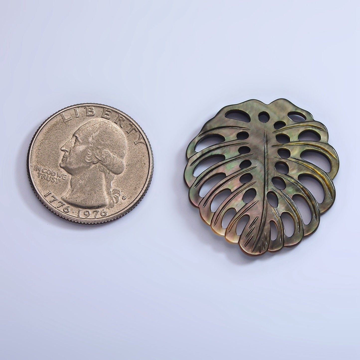 1x Black Abalone Monstera Leaf Pendants Carved Leaf Pendants for Statement Jewelry Necklace 30mm x 32mm