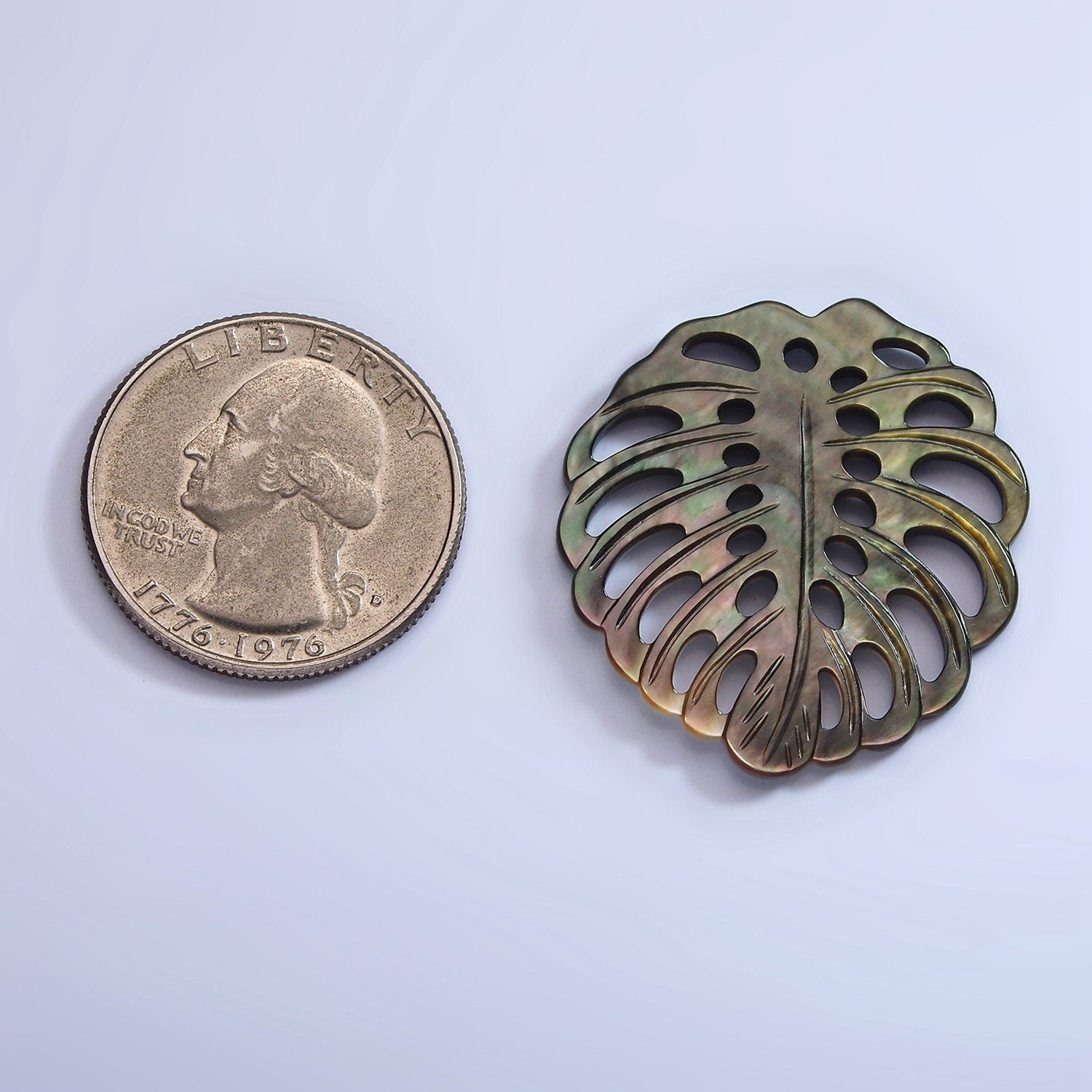 1x Black Abalone Monstera Leaf Pendants Carved Leaf Pendants for Statement Jewelry Necklace 30mm x 32mm