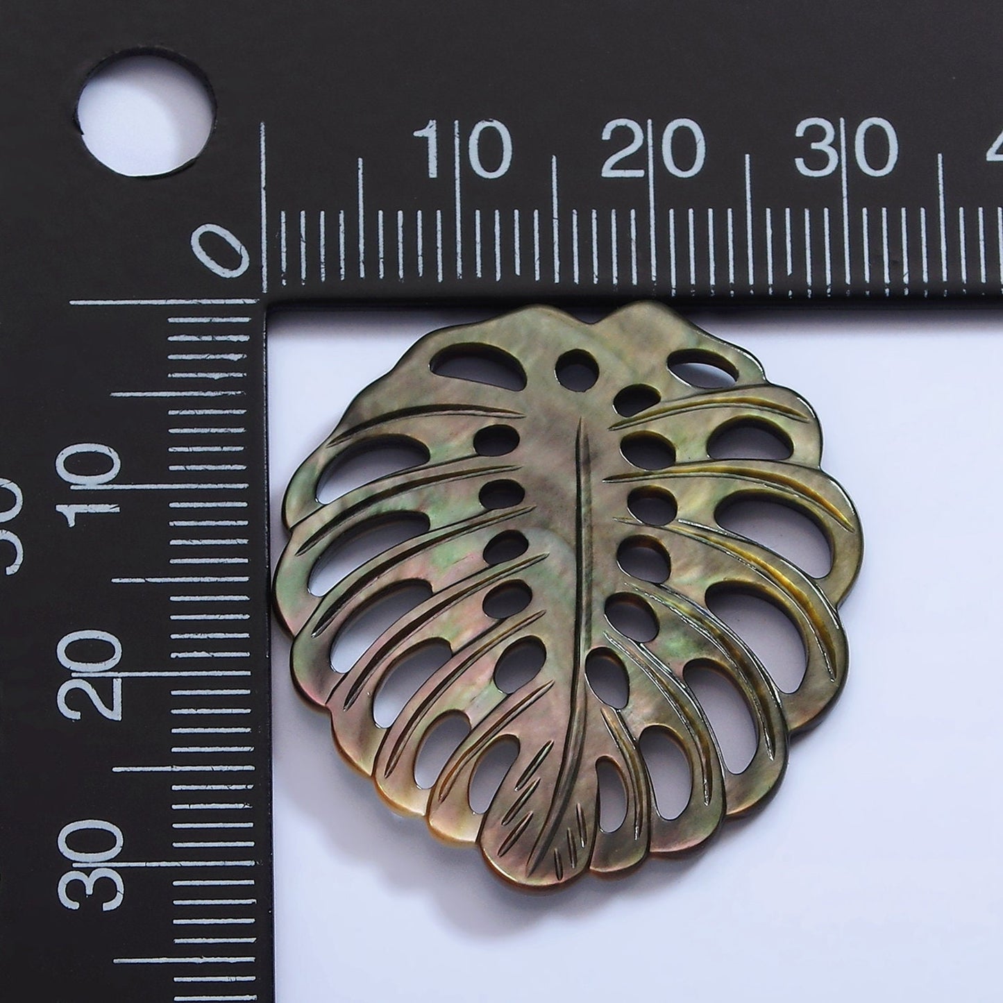 1x Black Abalone Monstera Leaf Pendants Carved Leaf Pendants for Statement Jewelry Necklace 30mm x 32mm