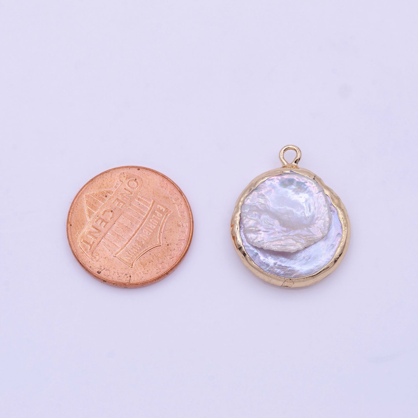 1x Natural Fresh Water Pearl with Gold Plated Edge Natural Round Coin Pendant, White Pearl charm for Bridal Wedding Jewelry Minimalist P1844