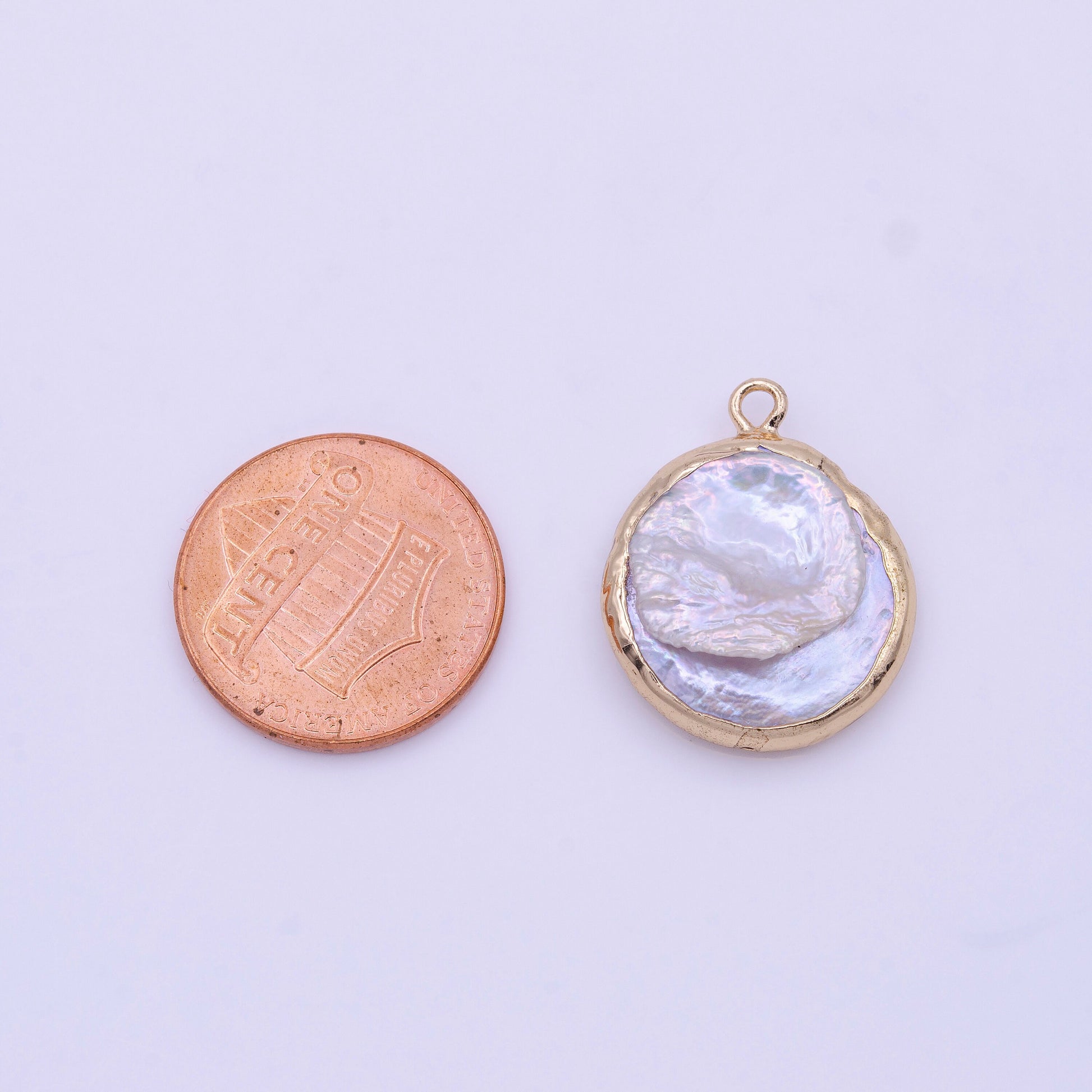 1x Natural Fresh Water Pearl with Gold Plated Edge Natural Round Coin Pendant, White Pearl charm for Bridal Wedding Jewelry Minimalist P1844