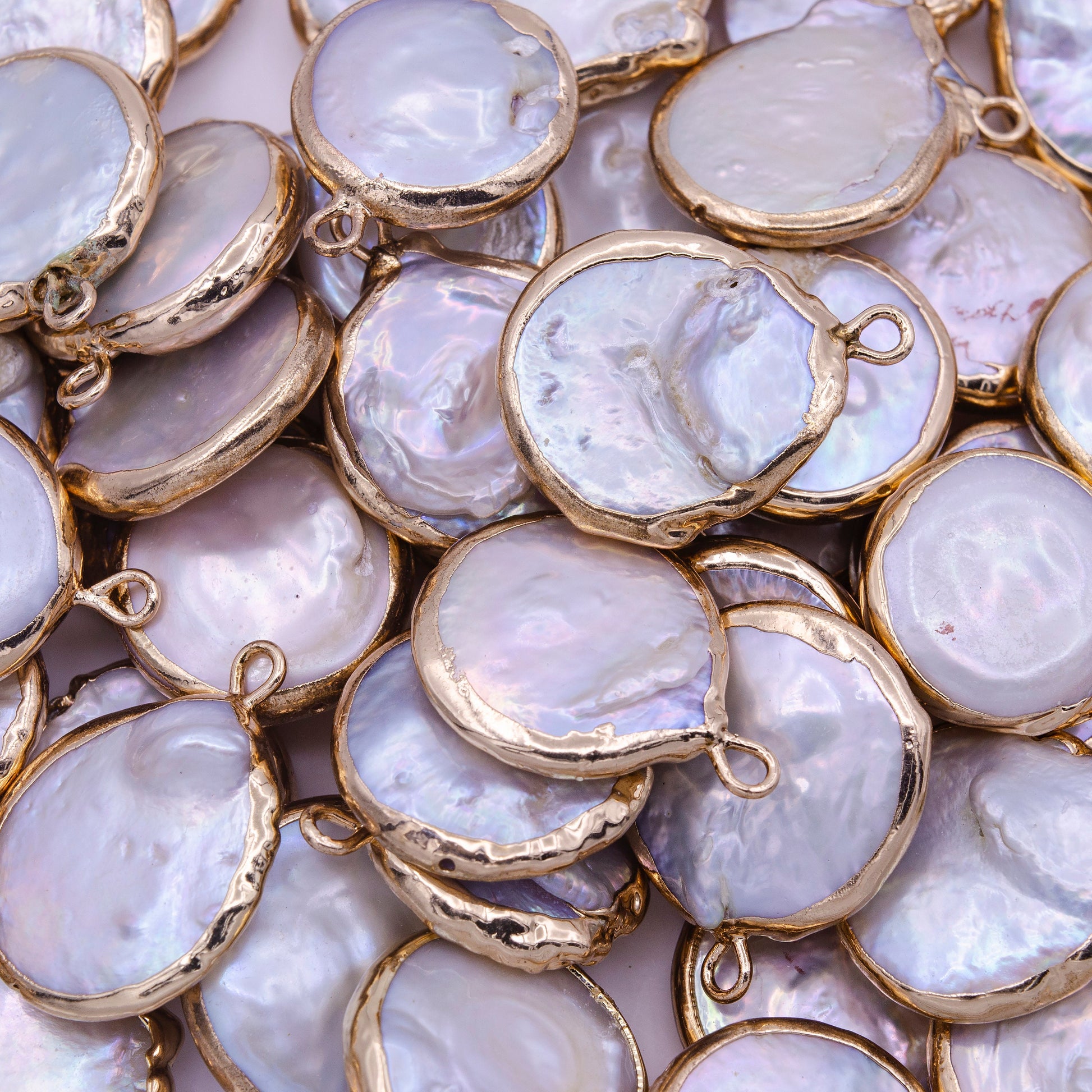 1x Natural Fresh Water Pearl with Gold Plated Edge Natural Round Coin Pendant, White Pearl charm for Bridal Wedding Jewelry Minimalist P1844