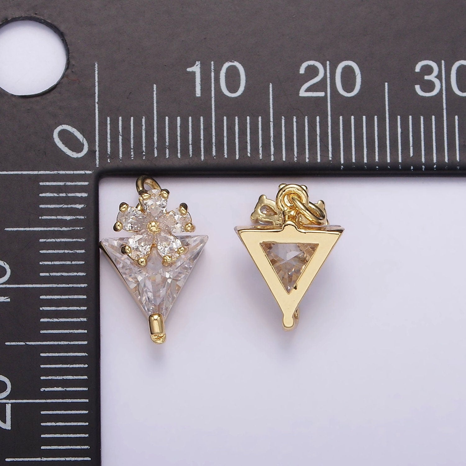 Mini Cubic Zirconia CZ Micro Pave Daisy Flower Shaped Pendant Charm Triangle Floral Pendant Charm AG417