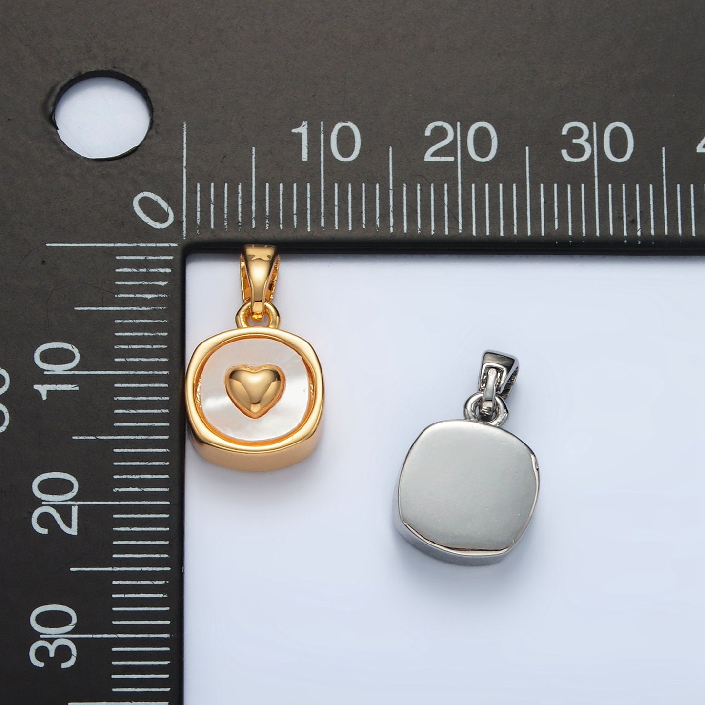 24K Gold Filled Round Shell Pearl Heart Stamped Pendant in Gold & Silver | AA1524