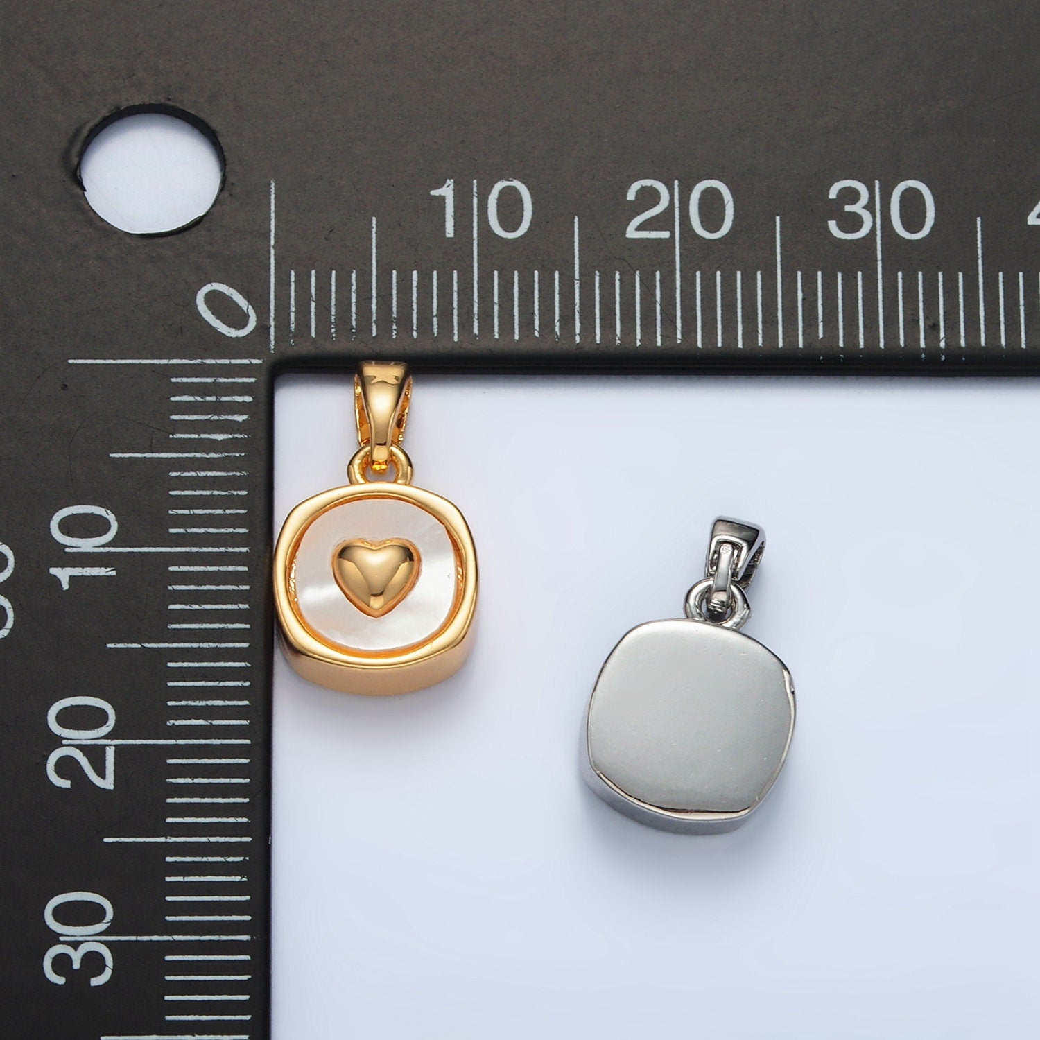 24K Gold Filled Round Shell Pearl Heart Stamped Pendant in Gold & Silver | AA1524