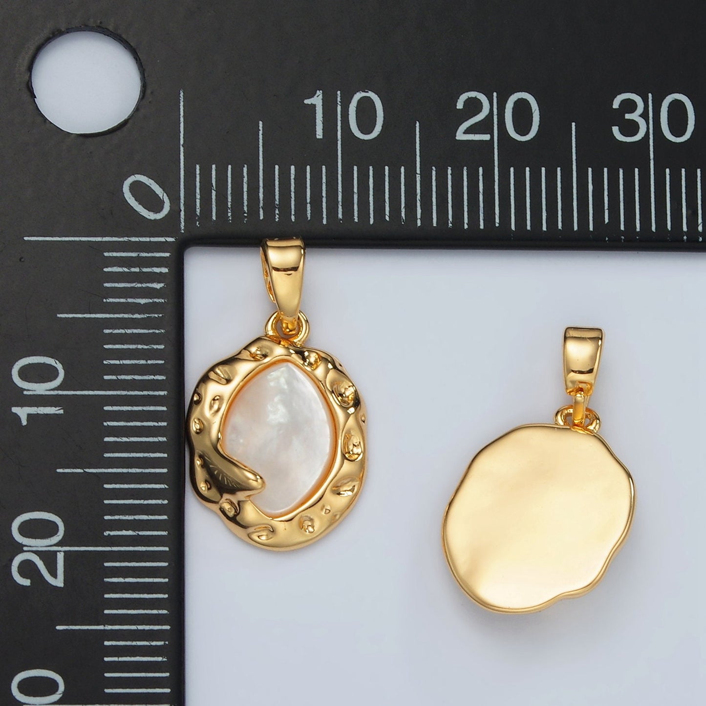Shell Pearl Hammered Edge Oval Charm in 24k Gold Filled Pendant for Geometric Charm Bracelet Necklace Minimalist Jewelry H-711