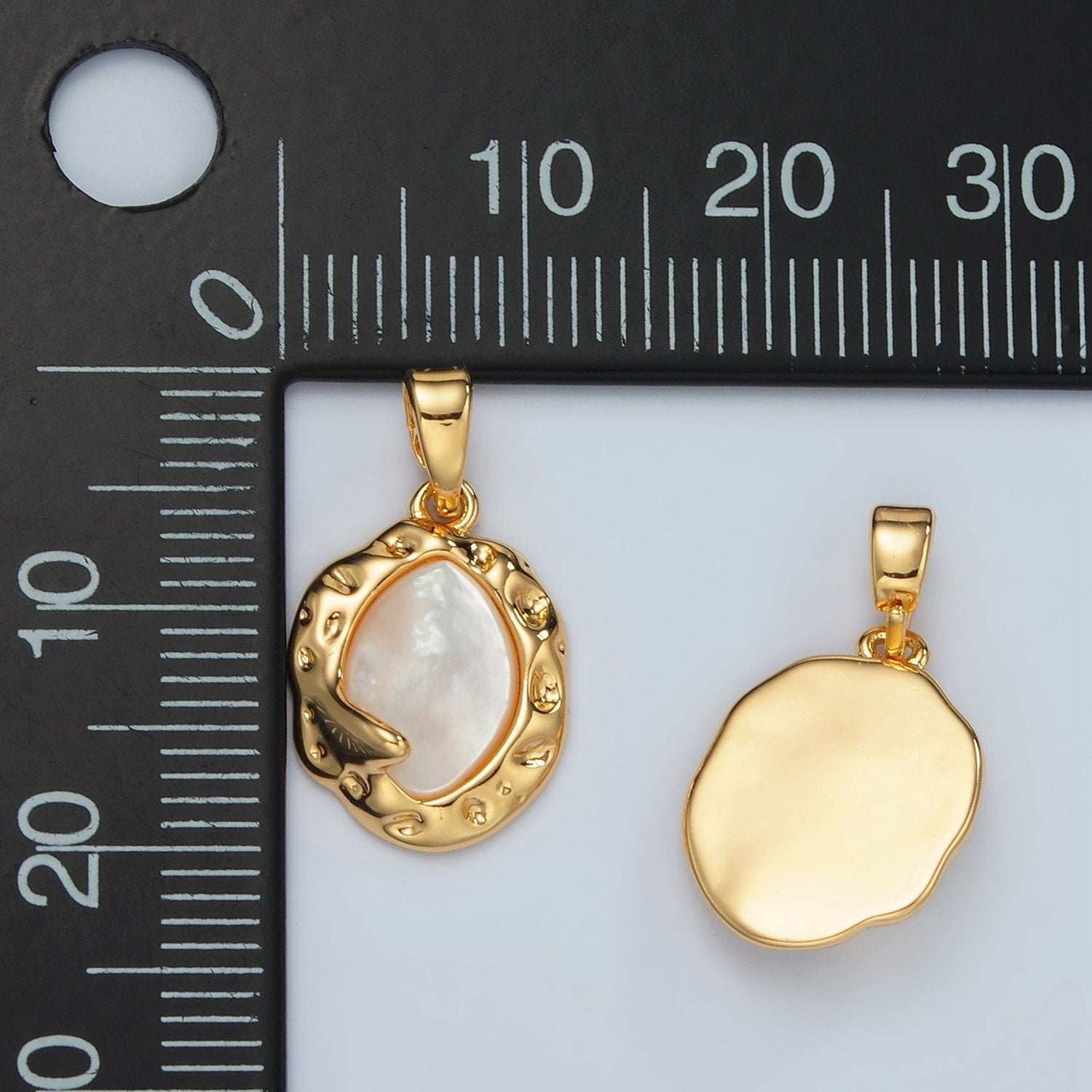 Shell Pearl Hammered Edge Oval Charm in 24k Gold Filled Pendant for Geometric Charm Bracelet Necklace Minimalist Jewelry H-711