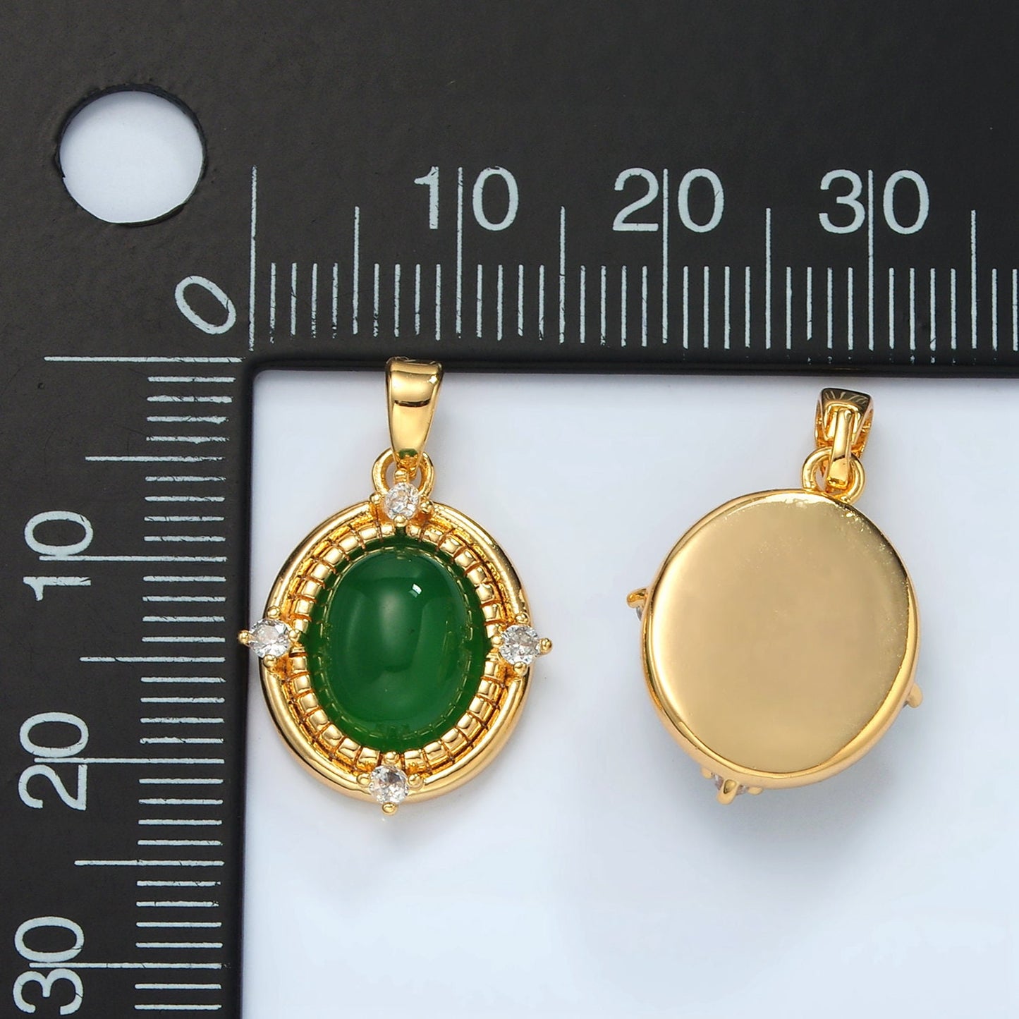 24K Gold Filled Green Jade Oval Medallioin Charm Pendant | H908